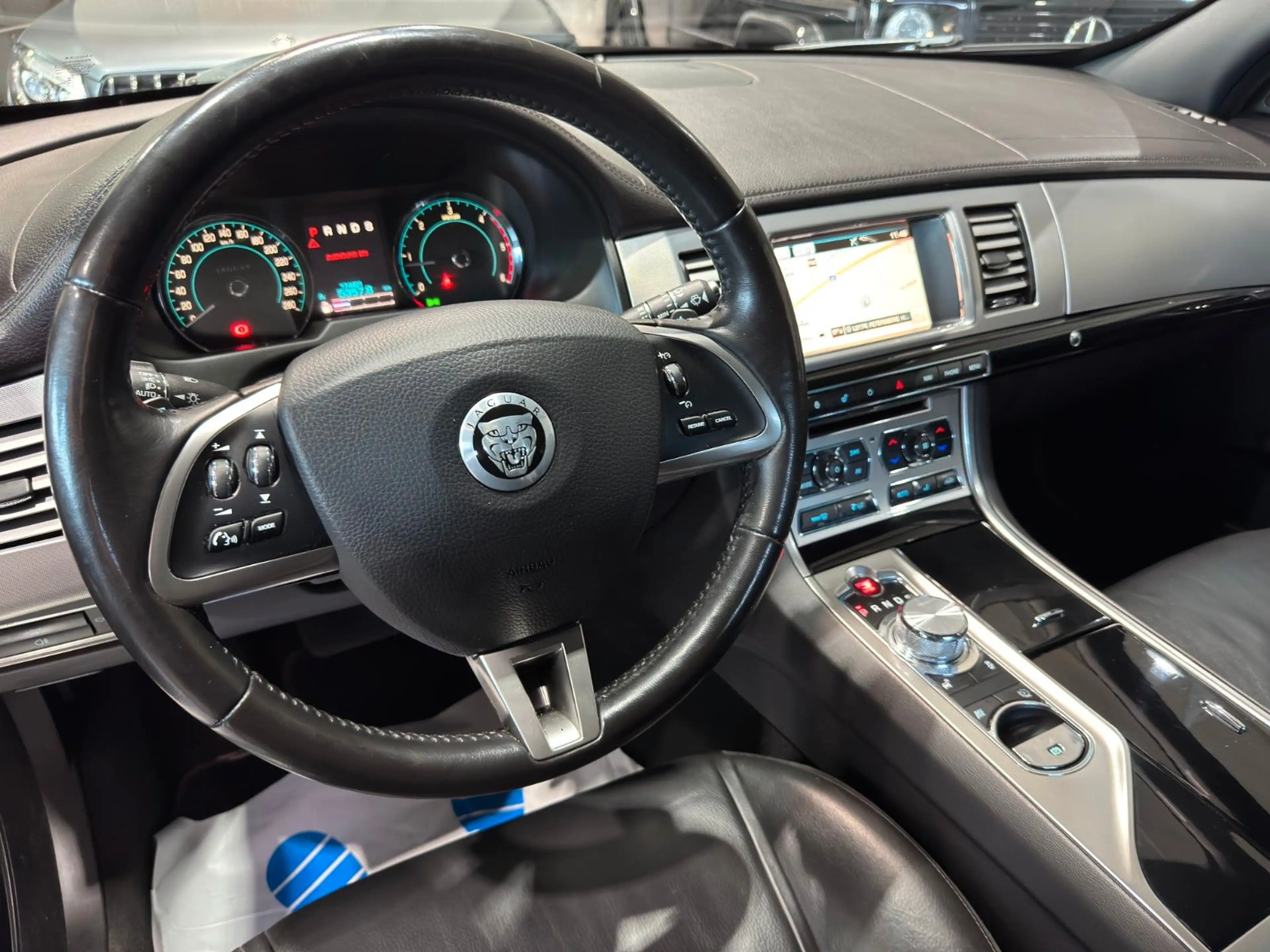 Jaguar XF 3.0 V6 Diesel S NAVI RF-KAM SHZ/Sport — photo 9