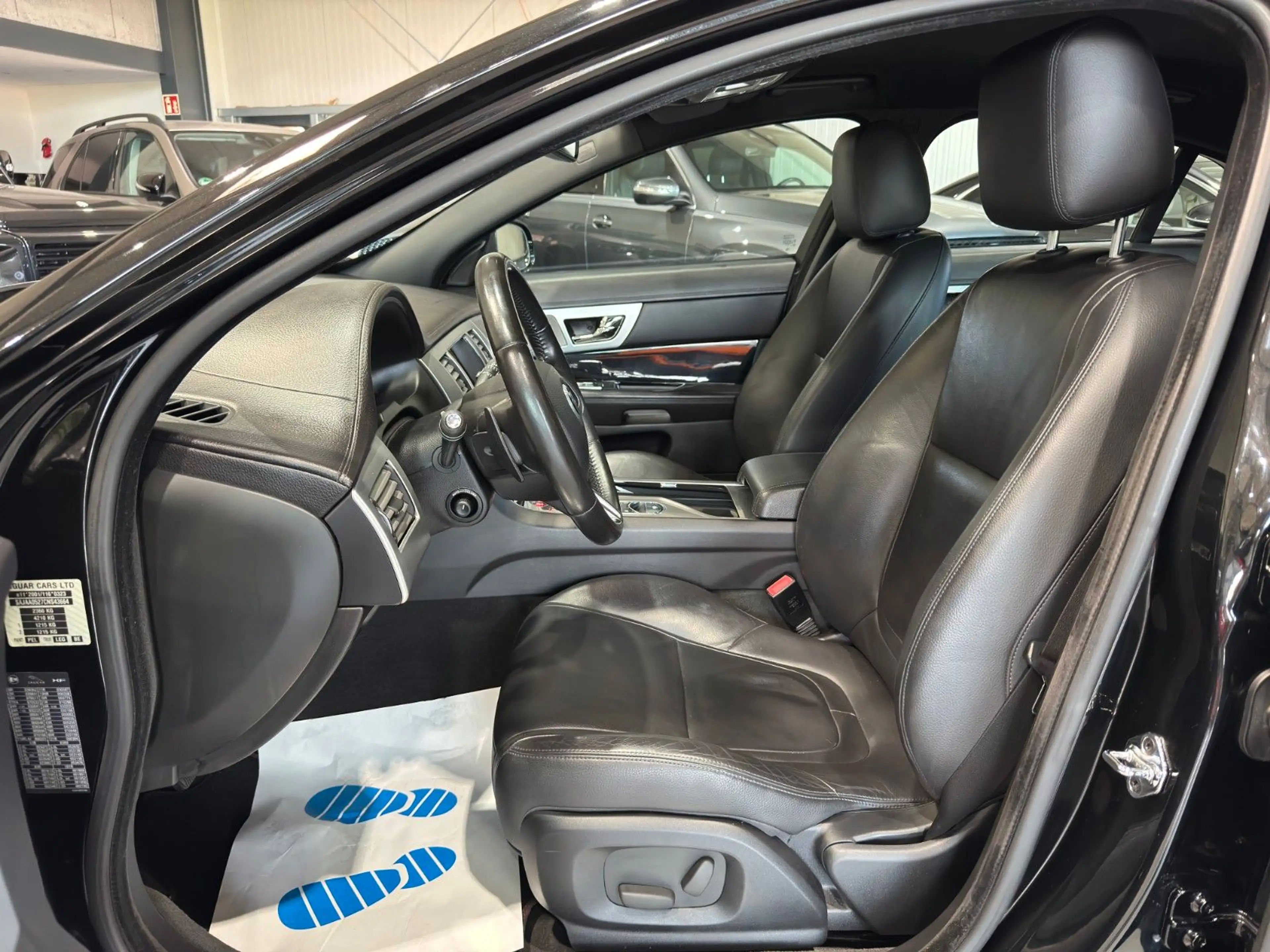 Jaguar XF 3.0 V6 Diesel S NAVI RF-KAM SHZ/Sport — photo 7