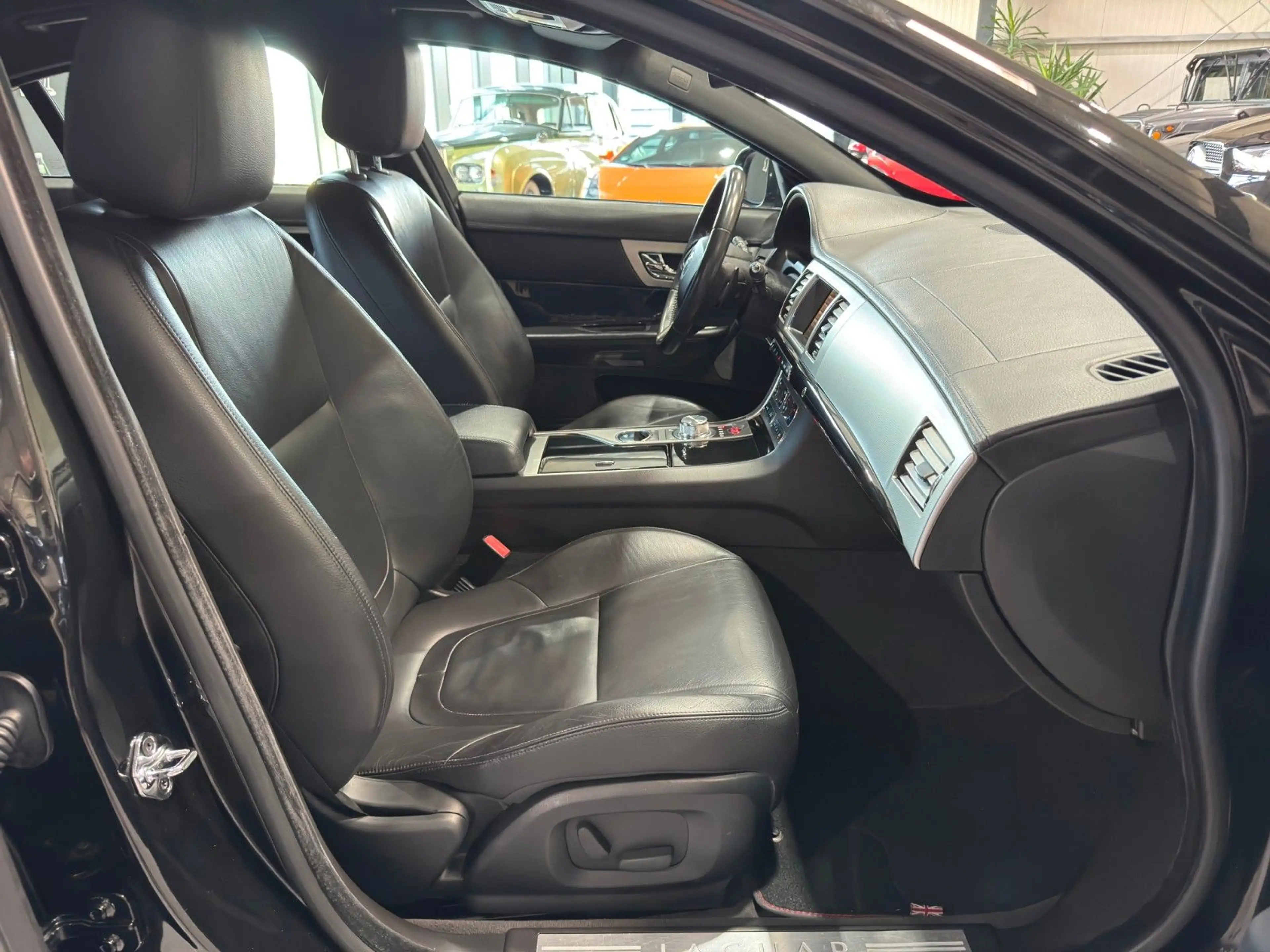 Jaguar XF 3.0 V6 Diesel S NAVI RF-KAM SHZ/Sport — photo 13