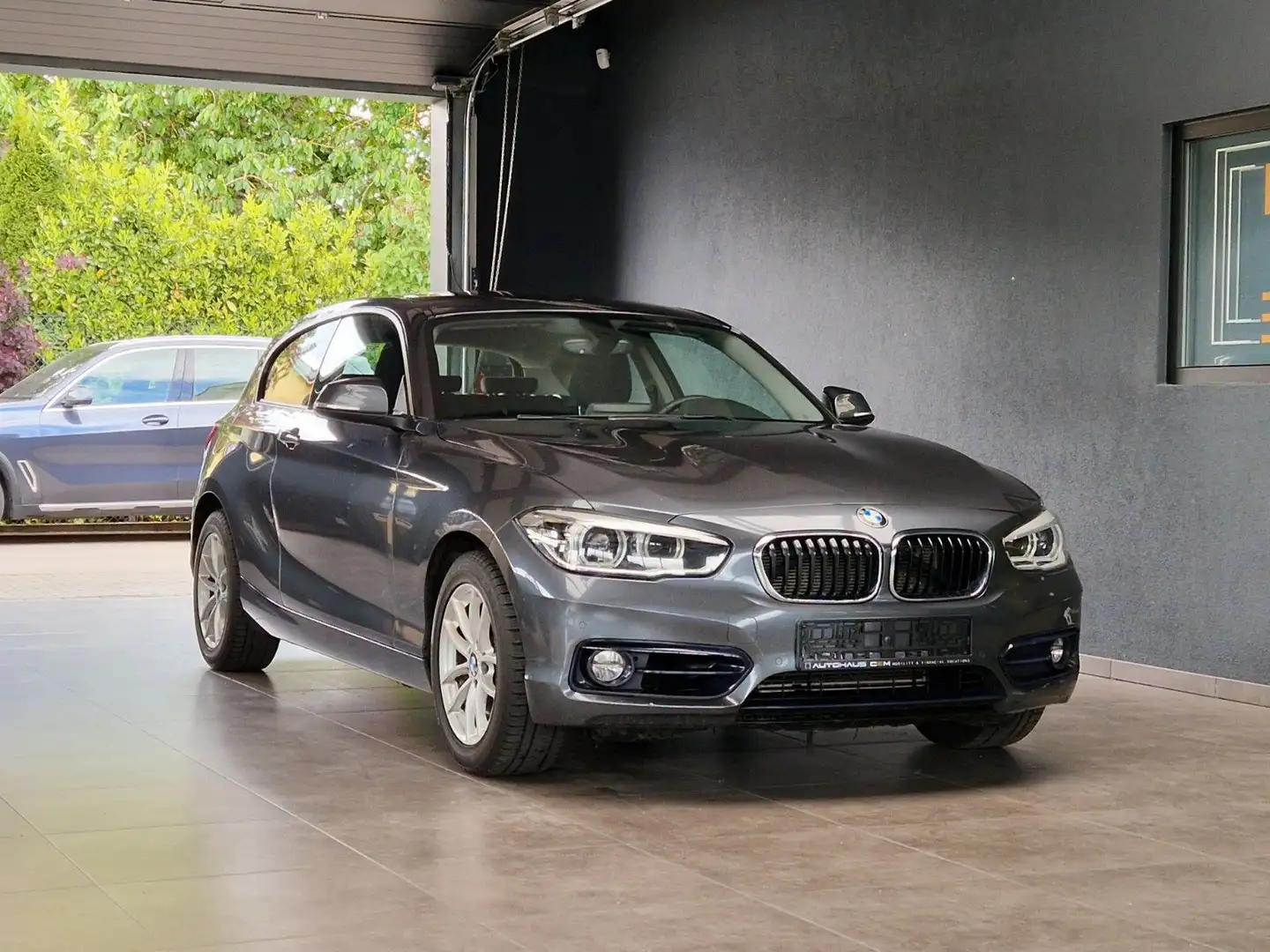 BMW 116 i Sport Line*Navi*LED*PDC*Klimaauto* Grau - 1
