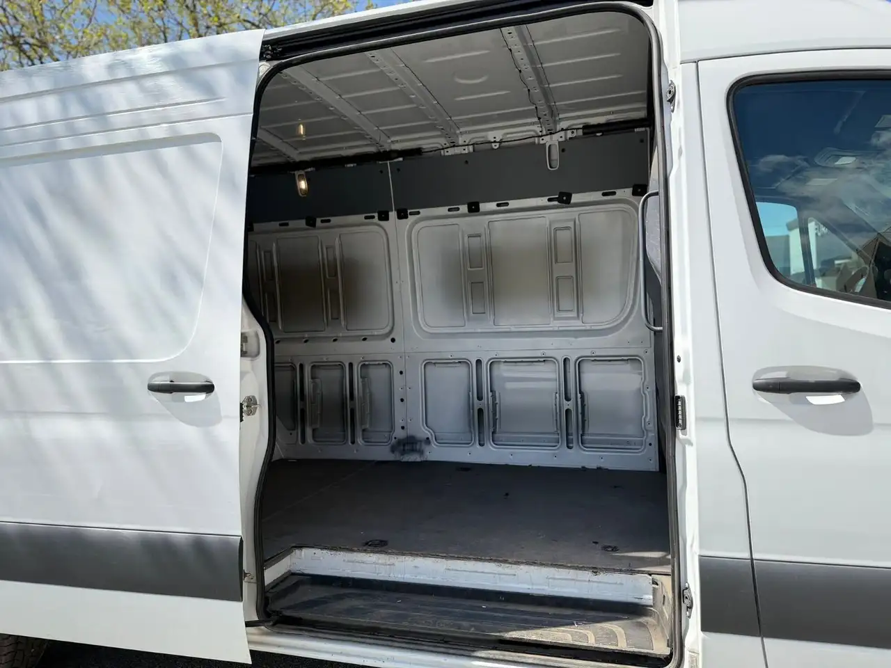 Mercedes-Benz Sprinter снимка Mercedes-Benz Sprinter