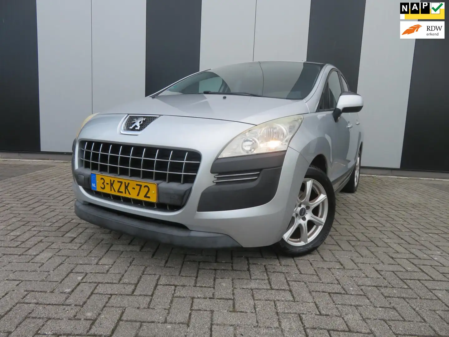 Peugeot 3008 1.6 VTi Access Grau - 1