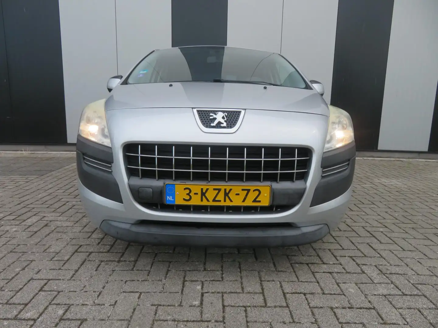 Peugeot 3008 1.6 VTi Access Grau - 2