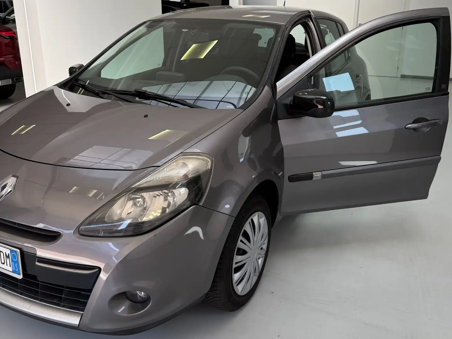 Renault Clio Clio III 2009 5p 1.2 16v Dynamique Gpl Grau - 2