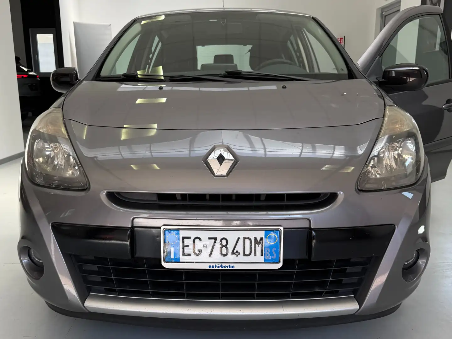 Renault Clio Clio III 2009 5p 1.2 16v Dynamique Gpl Grau - 1