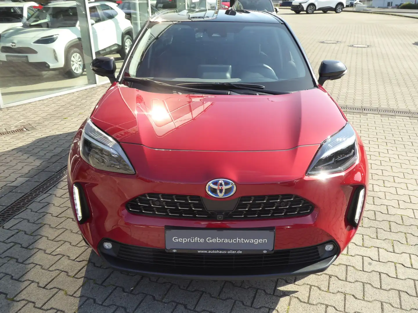 Toyota Yaris Cross 4x4 Adventure + Safety + JBL + Panoramadach Rot - 2