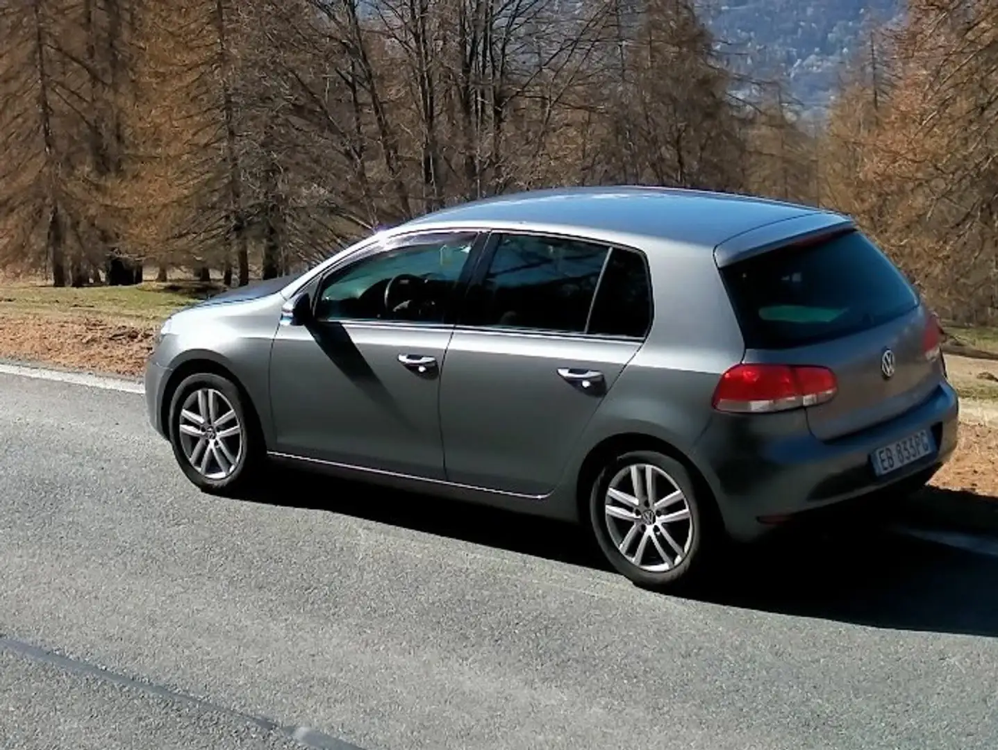 Volkswagen Golf 5p 1.4 tsi Highline Gris - 2