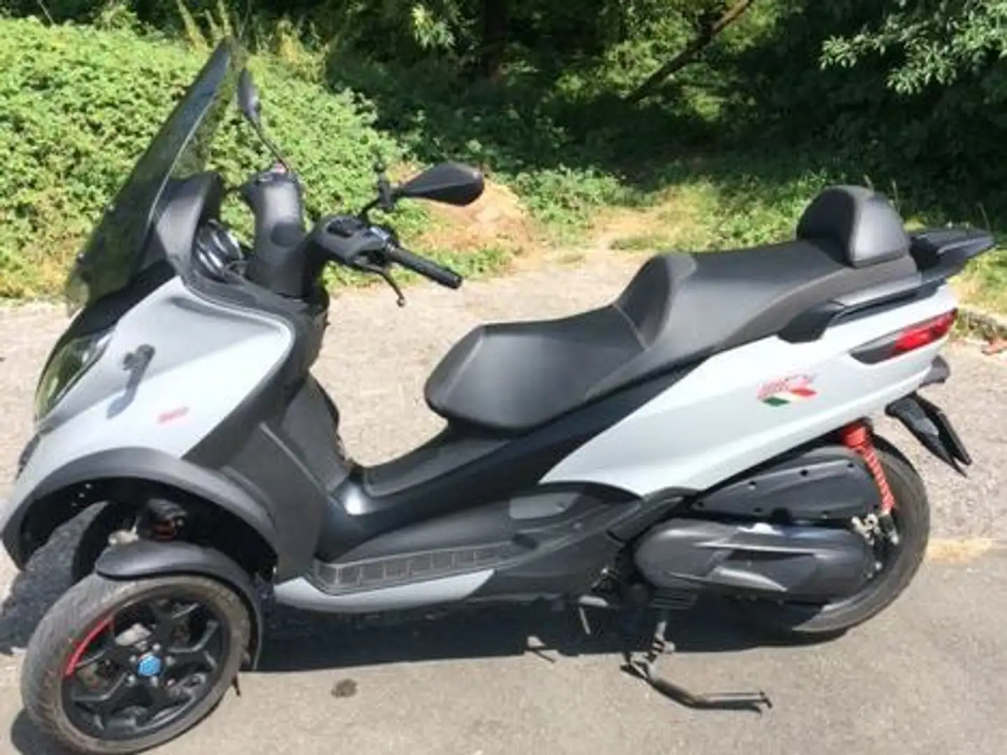 Piaggio MP3 350 sport Argent - 1