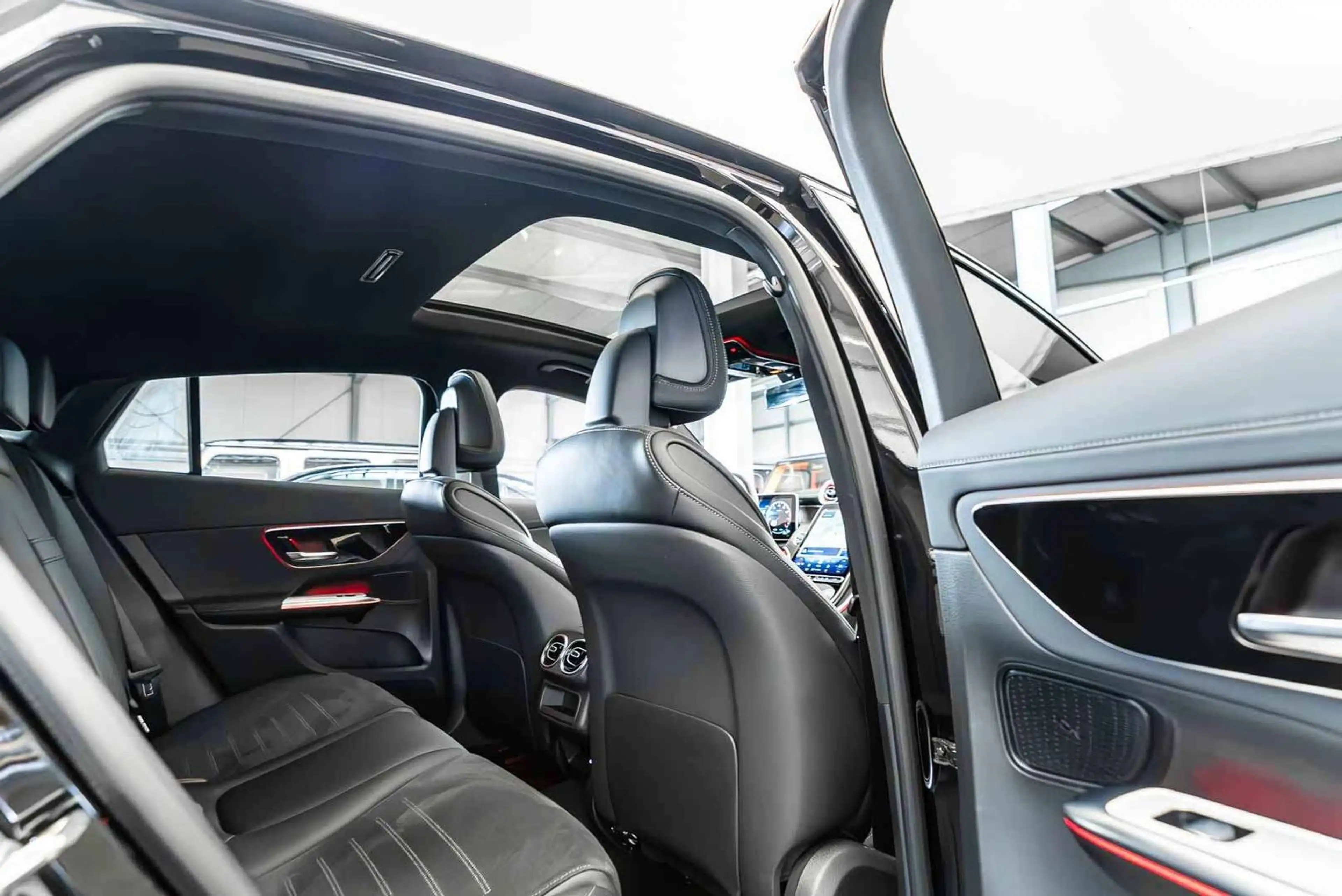 Mercedes-Benz GLC 200 4M Coupe AMG Line / Pano / AHK / Memo — photo 3