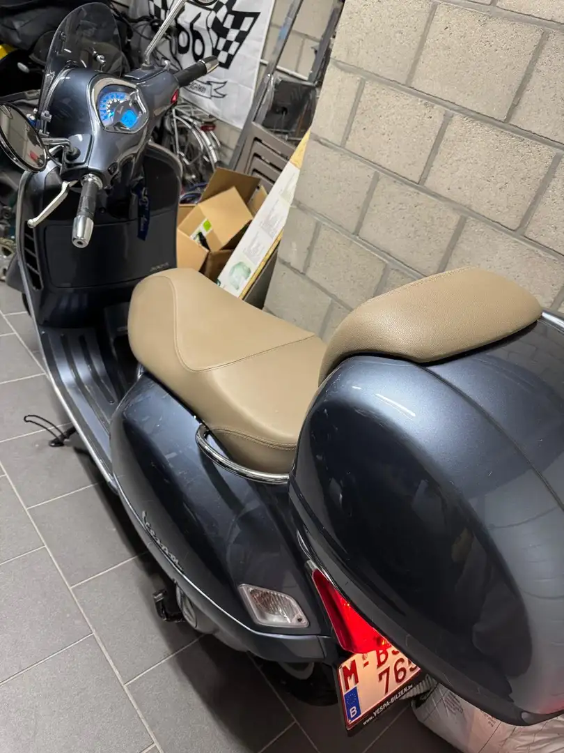 Vespa GTS 300 Piaggio GTS 300 Silver - 2