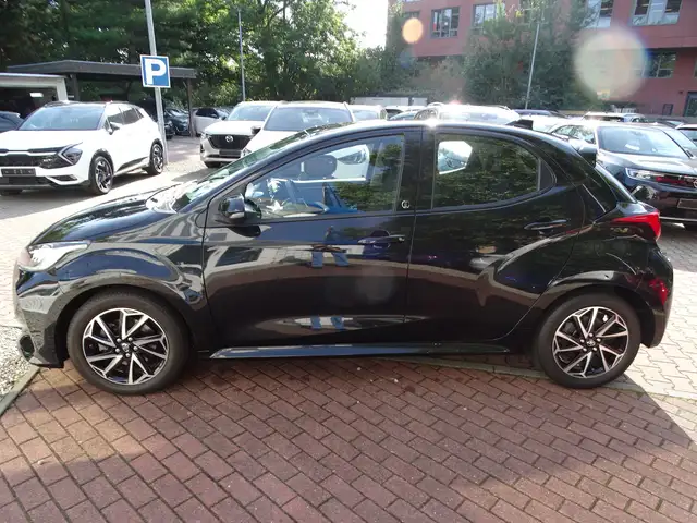 Toyota Yaris view 3