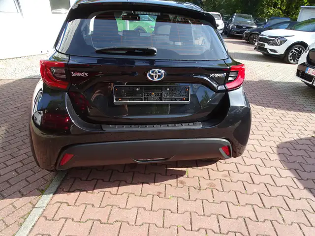 Toyota Yaris view 4