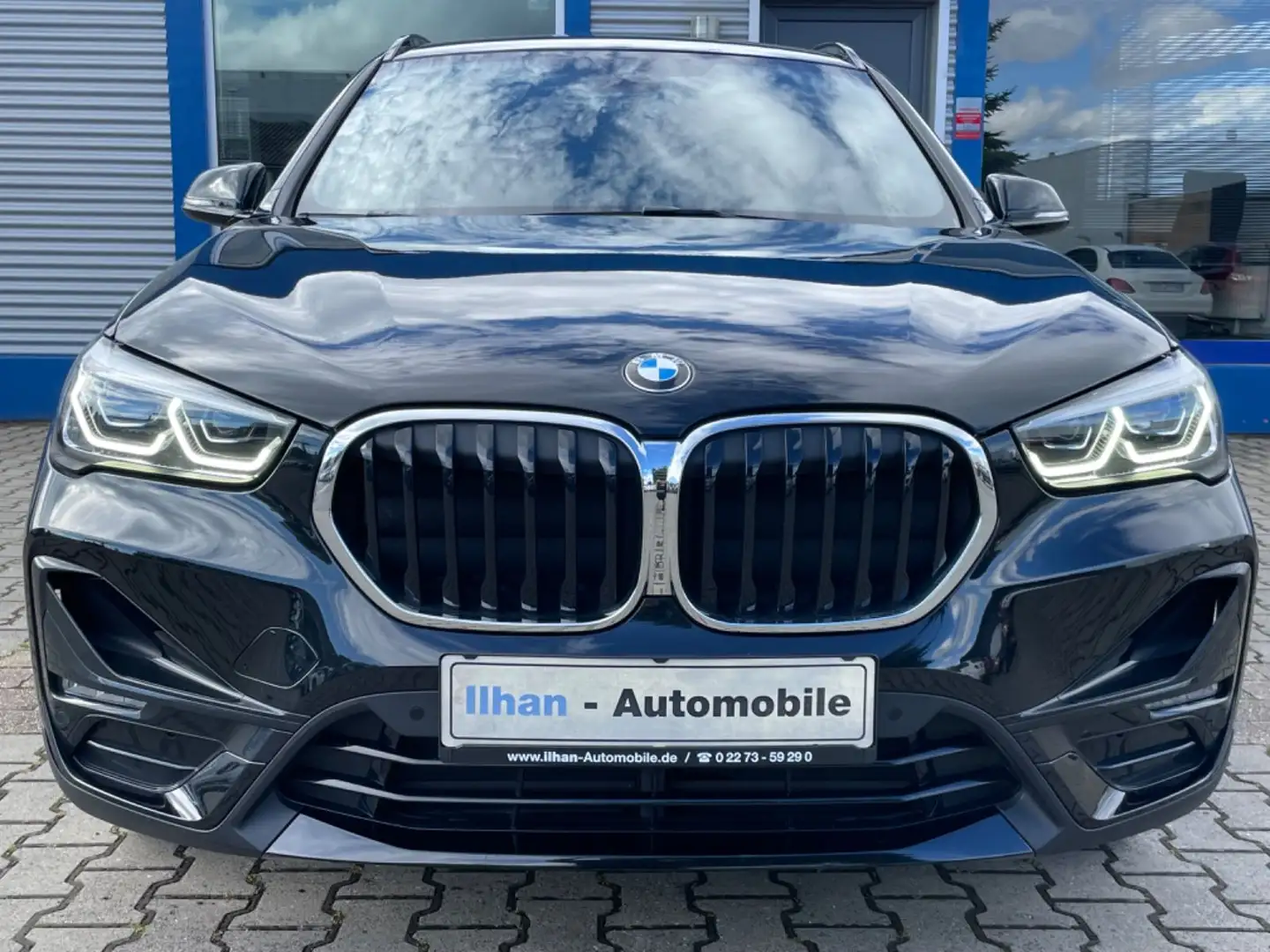 BMW X1 sDrive 18 d Sport Line*LED*TLEDER*NAV*RCAM Schwarz - 2