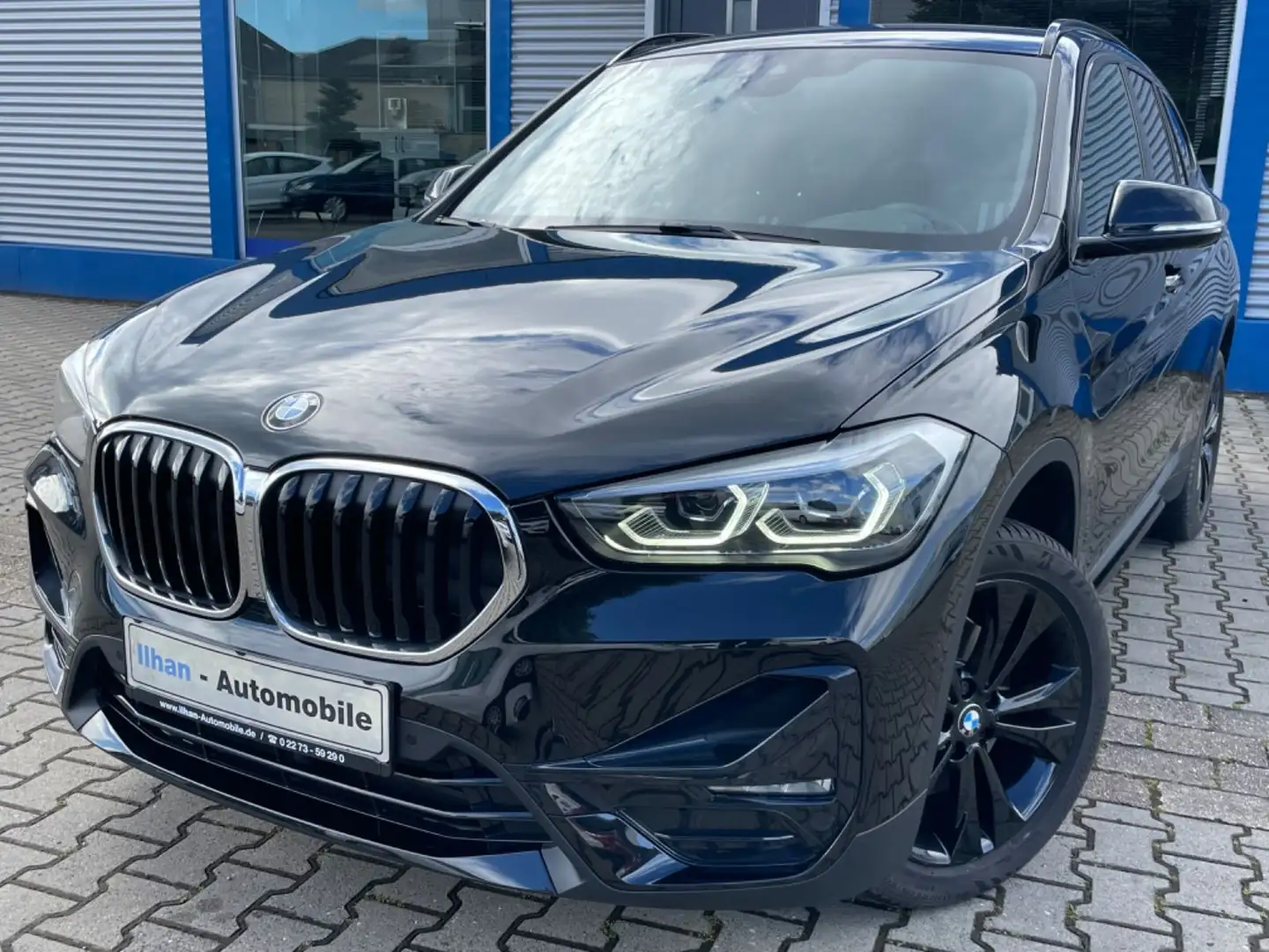 BMW X1 sDrive 18 d Sport Line*LED*TLEDER*NAV*RCAM Schwarz - 1