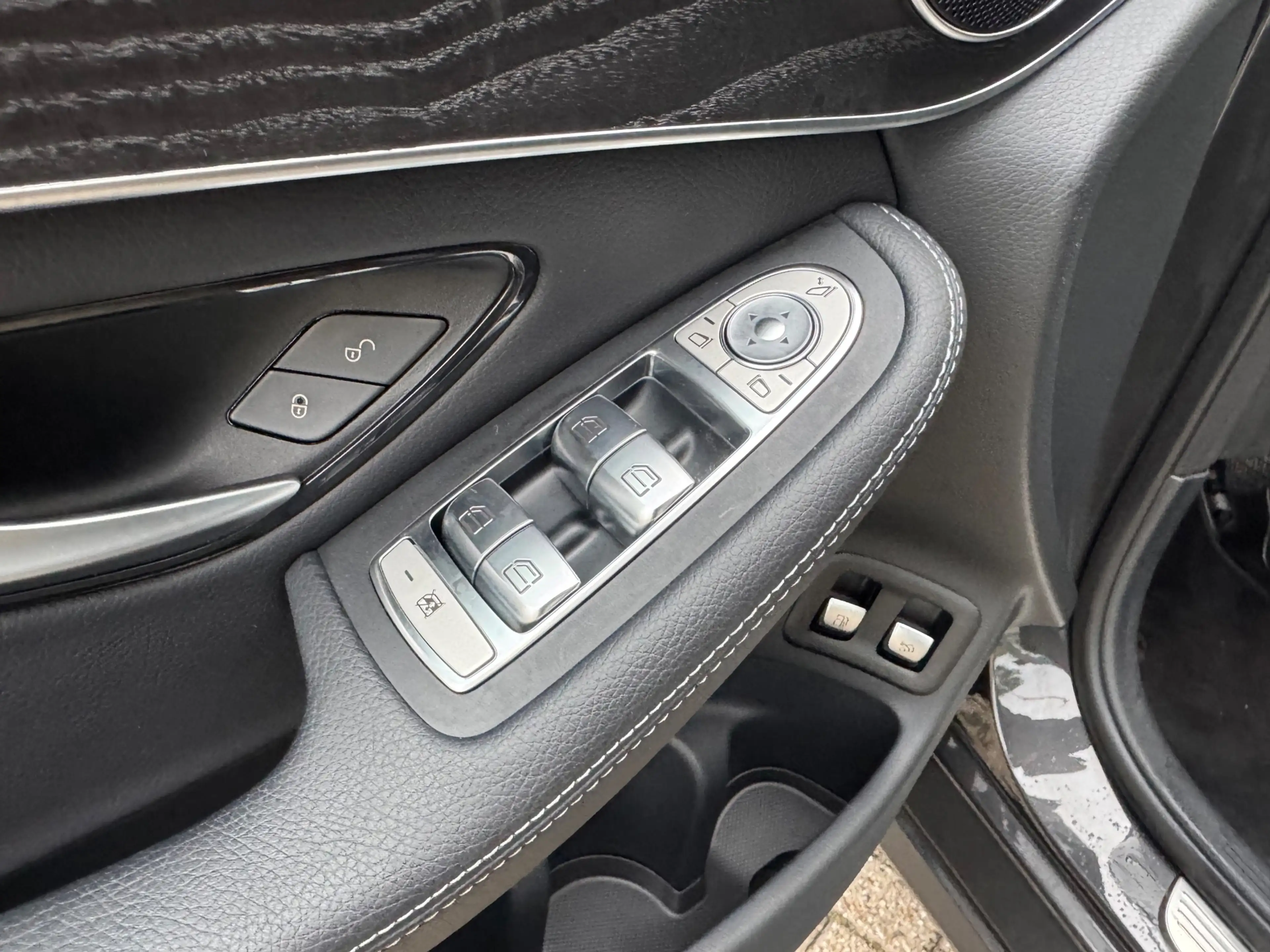 Mercedes-Benz GLC 300 300e 4MATIC Advantage Airco Navi Lmv Panodak — photo 2