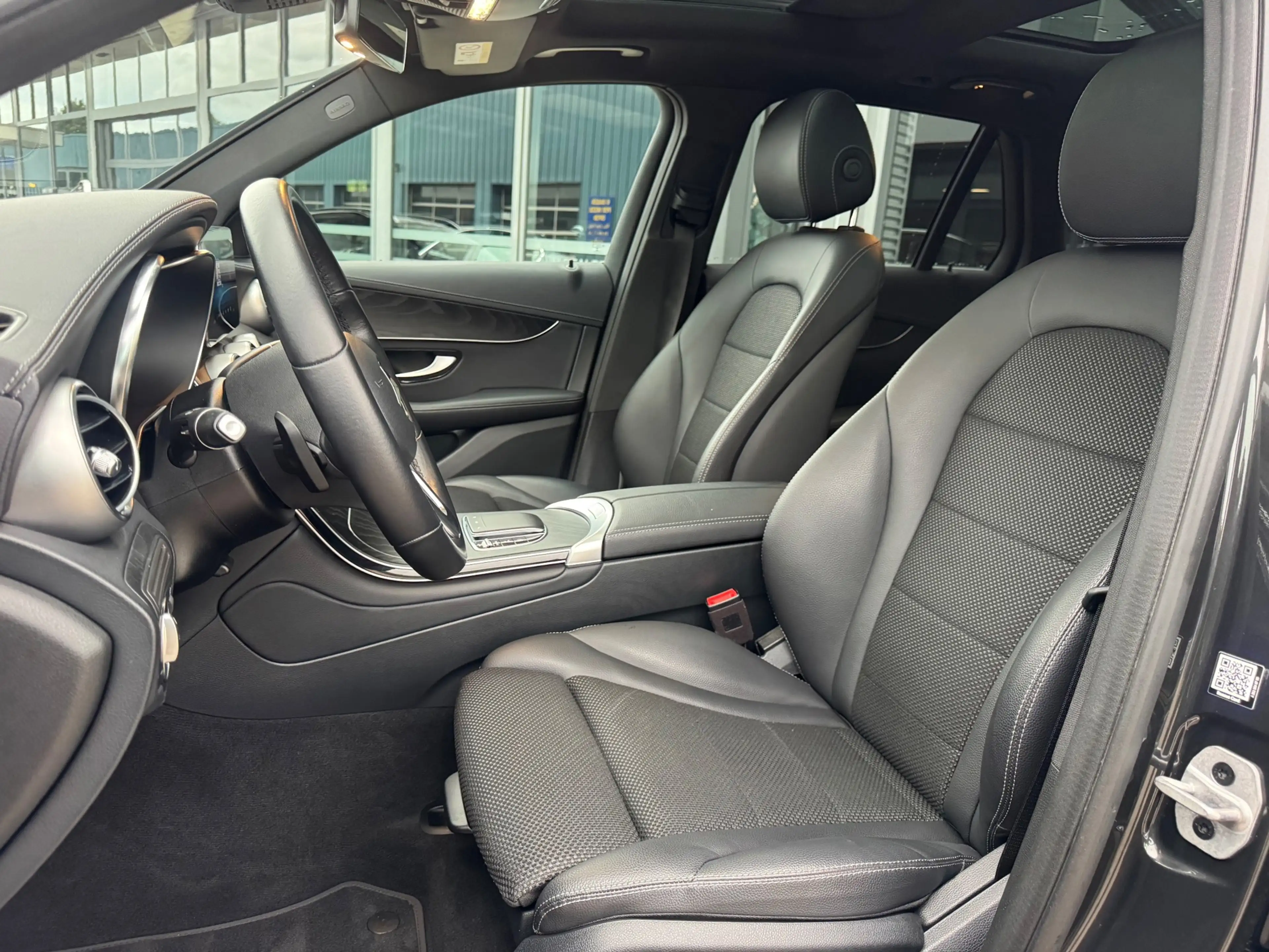 Mercedes-Benz GLC 300 300e 4MATIC Advantage Airco Navi Lmv Panodak — photo 3
