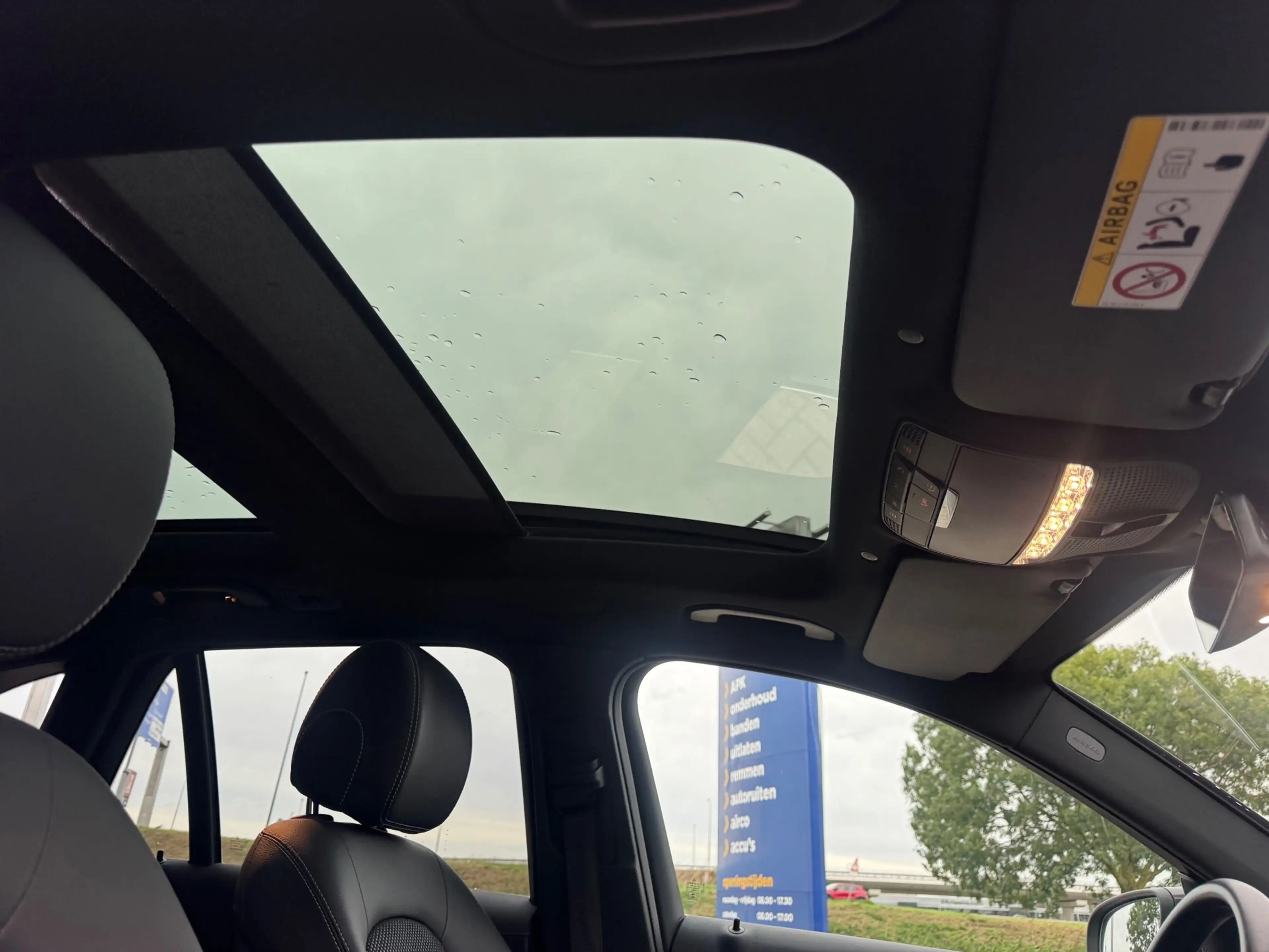 Mercedes-Benz GLC 300 300e 4MATIC Advantage Airco Navi Lmv Panodak — photo 21