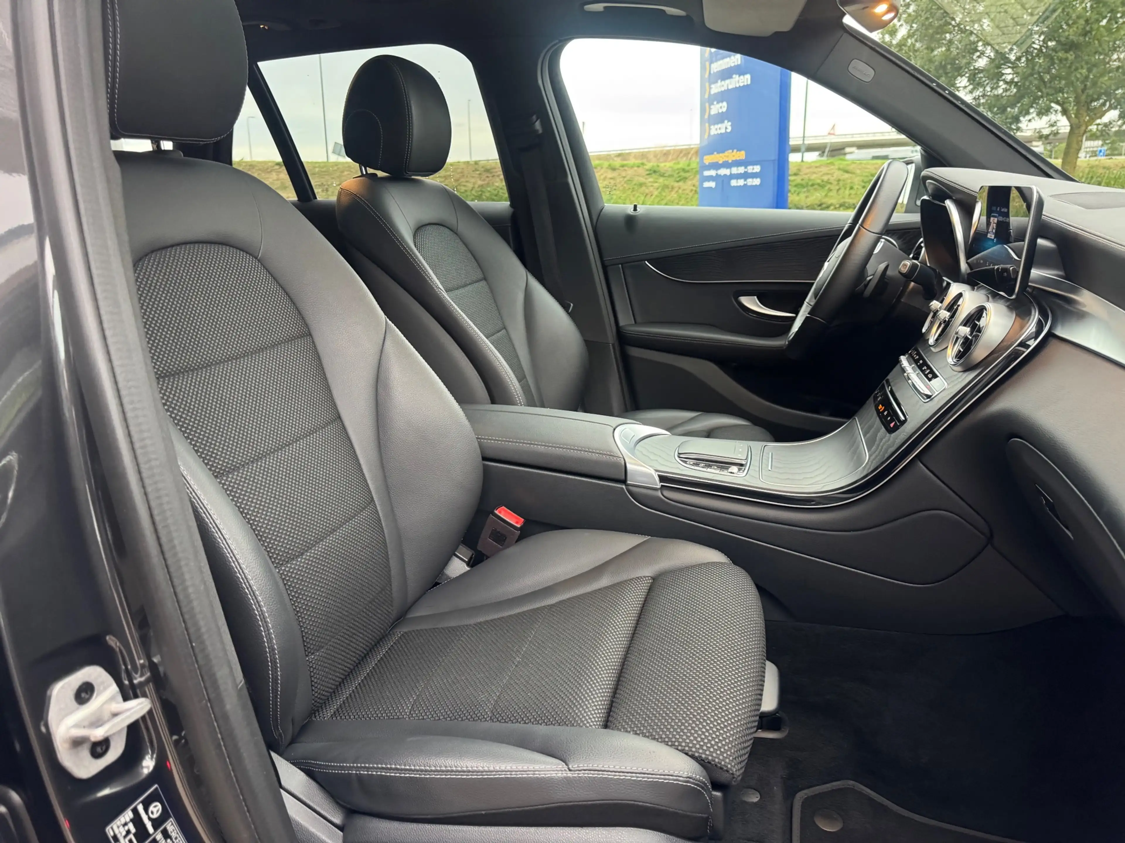 Mercedes-Benz GLC 300 300e 4MATIC Advantage Airco Navi Lmv Panodak — photo 16
