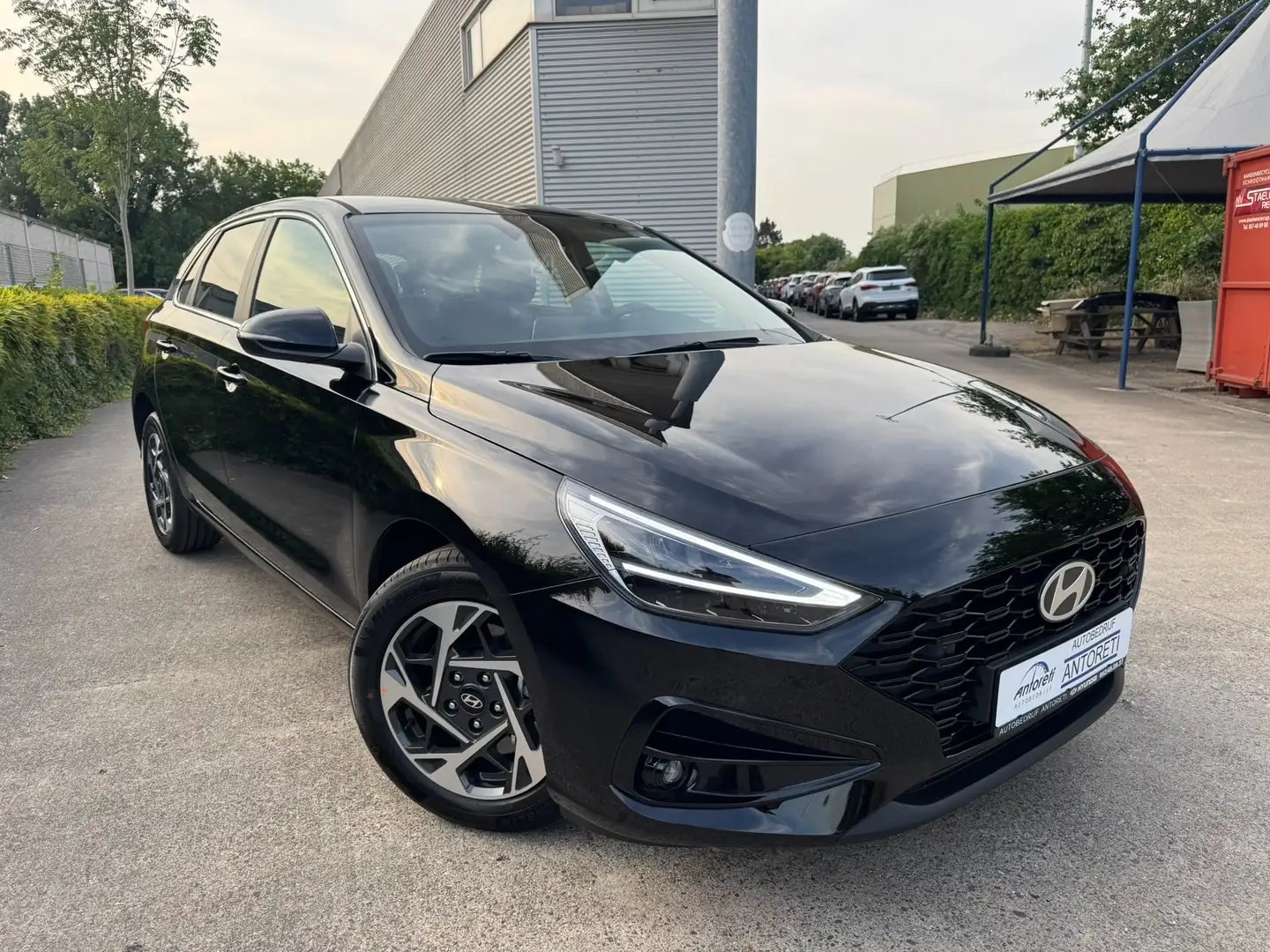 Hyundai i30 1.5 T-GDi MHEV Techno DCT Schwarz - 1