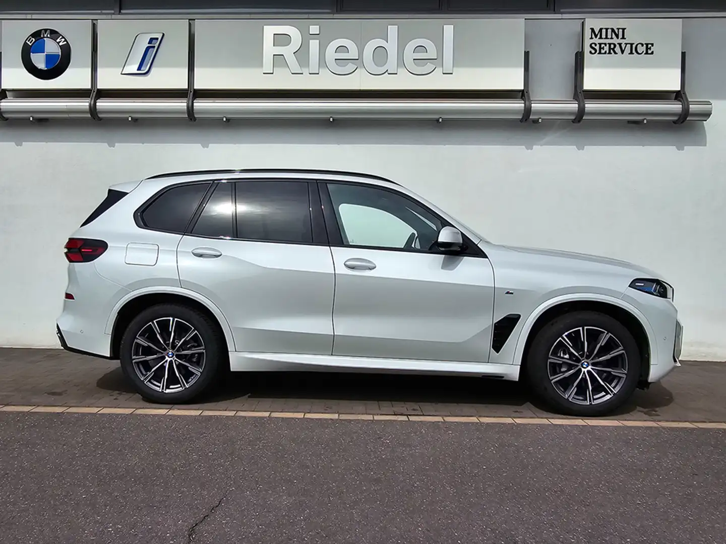 BMW X5 xDrive40i M Sportpaket*PanoSky*AHK*DAPro*h/k* Wit - 2