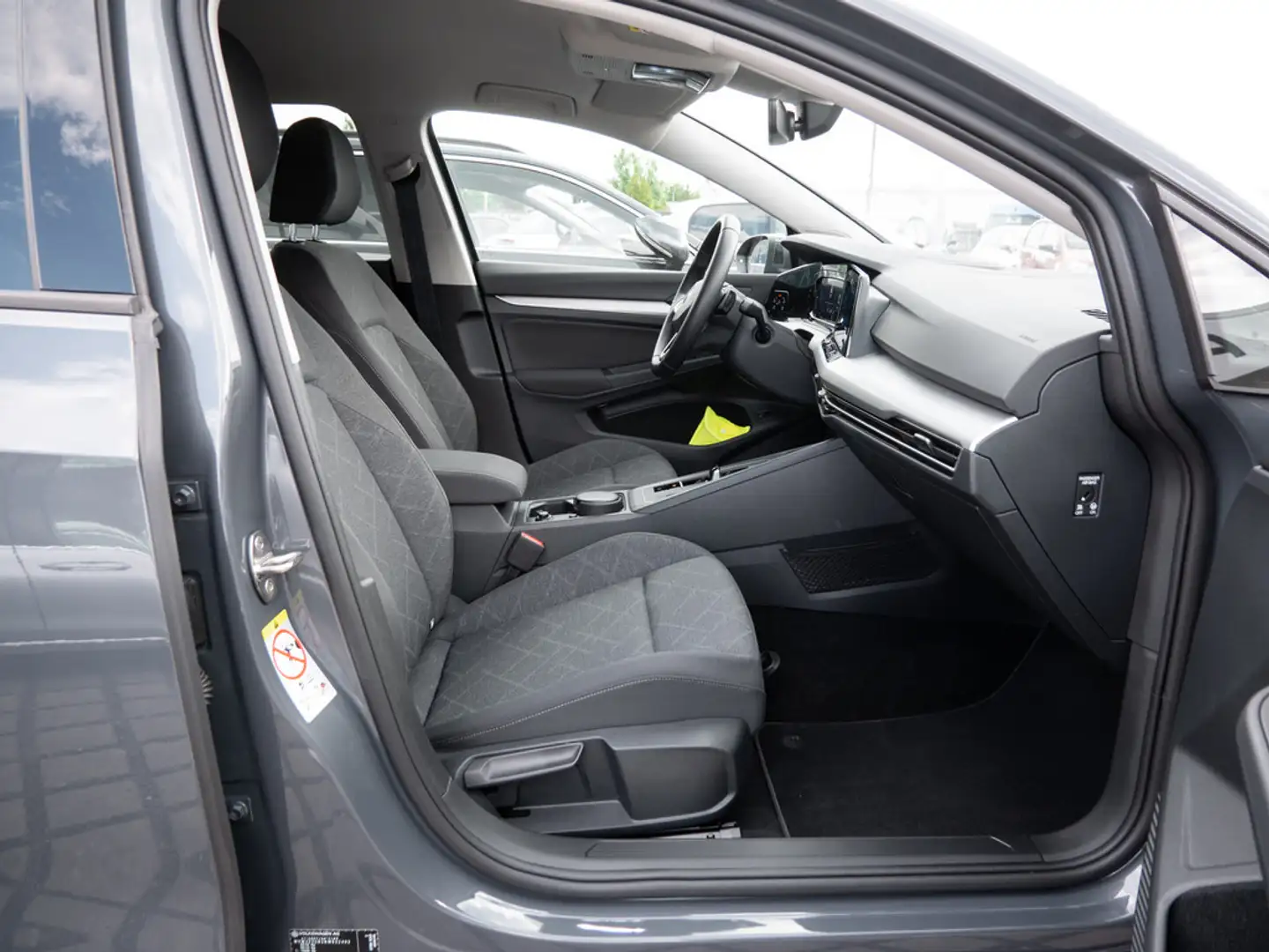 Volkswagen Golf VIII Variant 2.0 TDI Life NAVI ACC LED Grijs - 2