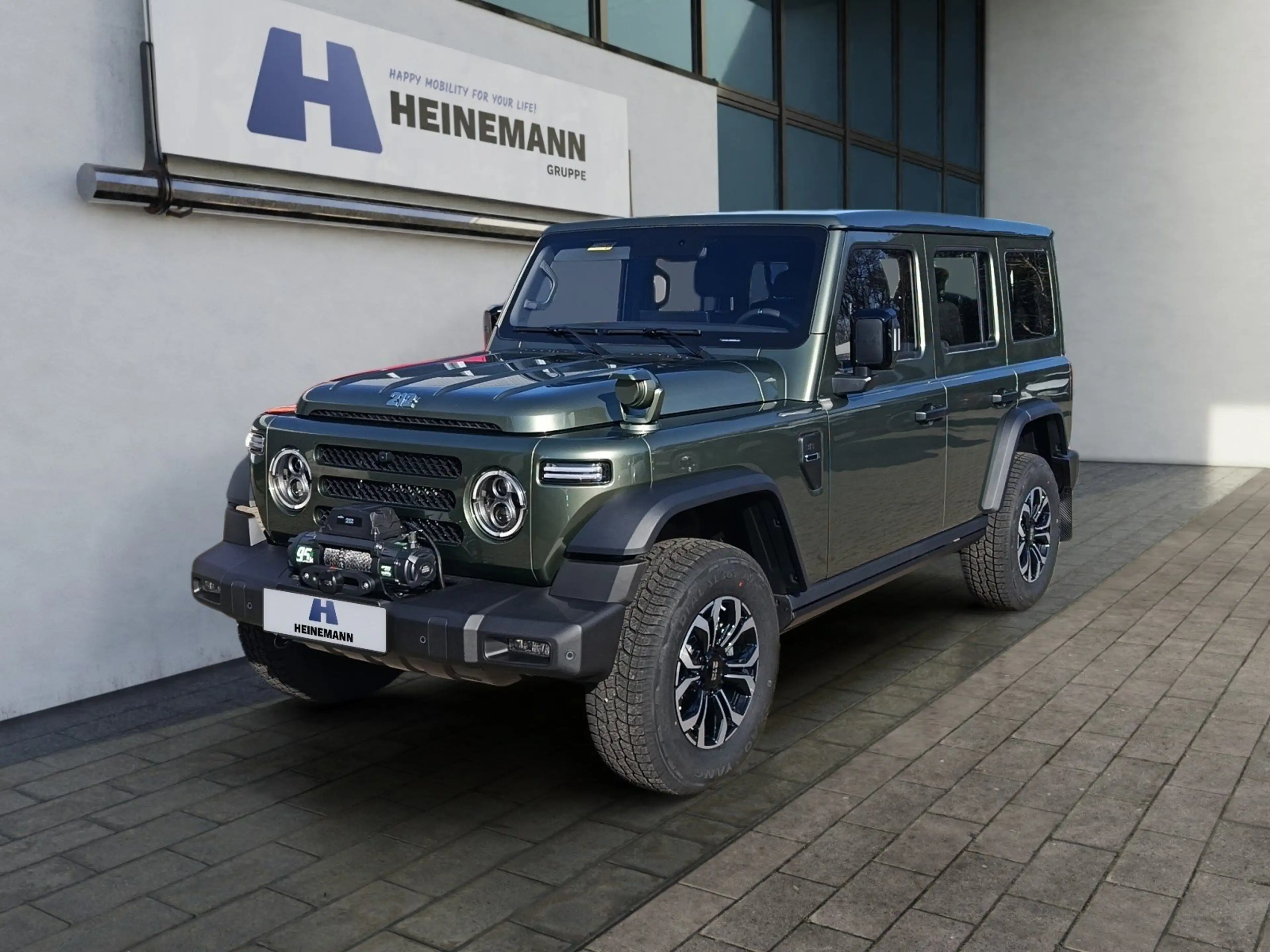 BAW 212 4x4 2,5t Anhängelast -JÄGER GRÜN-