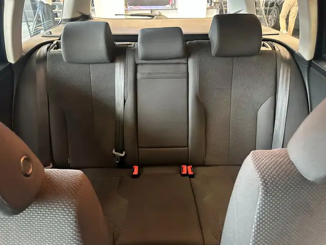 Volkswagen Passat view 15