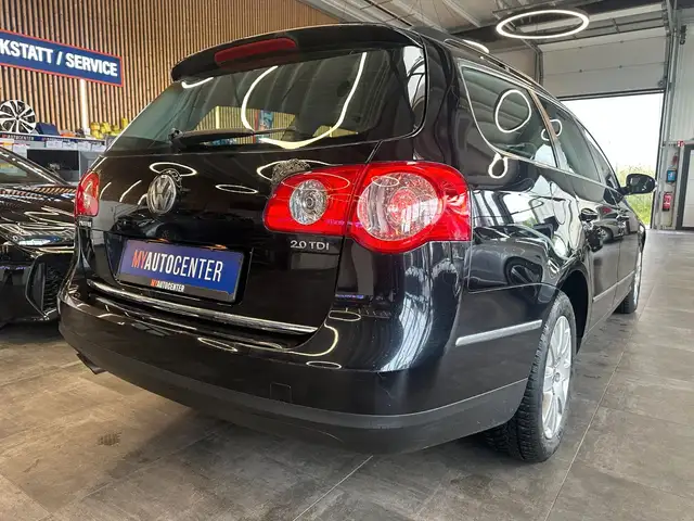 Volkswagen Passat view 2
