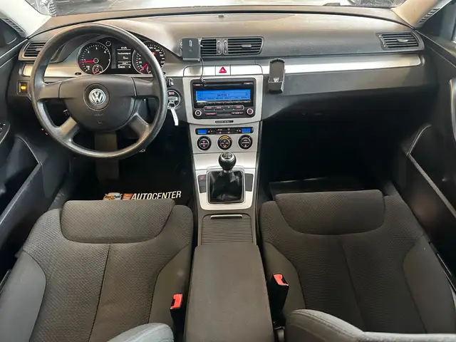 Volkswagen Passat view 6