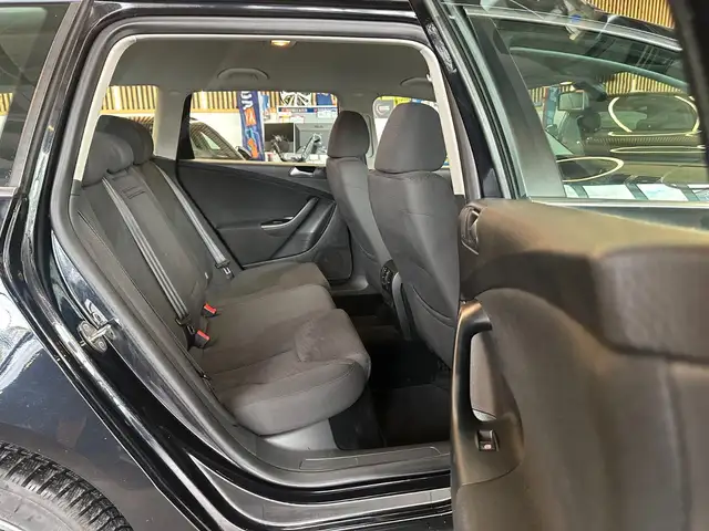 Volkswagen Passat view 29