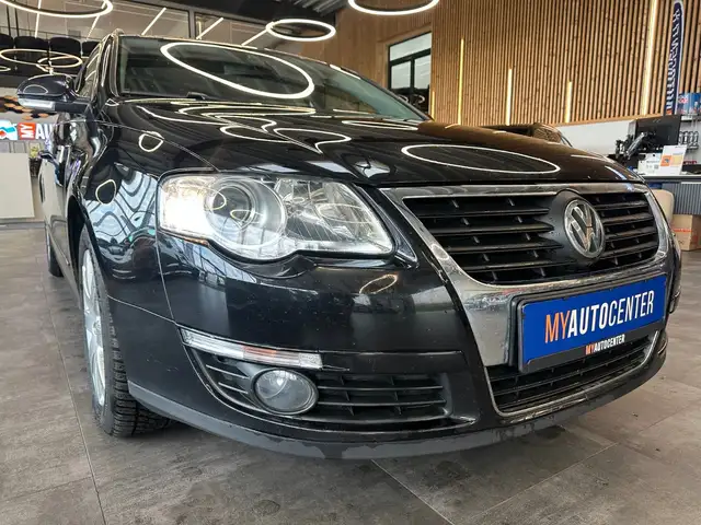 Volkswagen Passat view 3