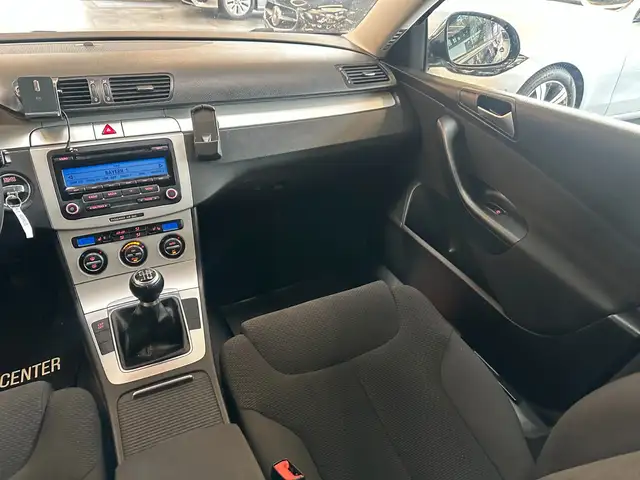 Volkswagen Passat view 7