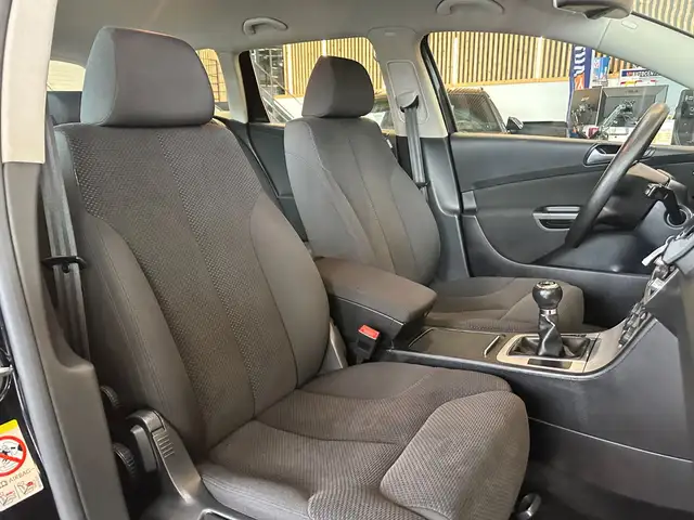 Volkswagen Passat view 9