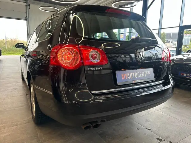 Volkswagen Passat view 5