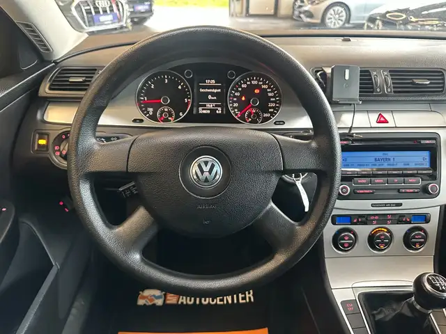 Volkswagen Passat view 8