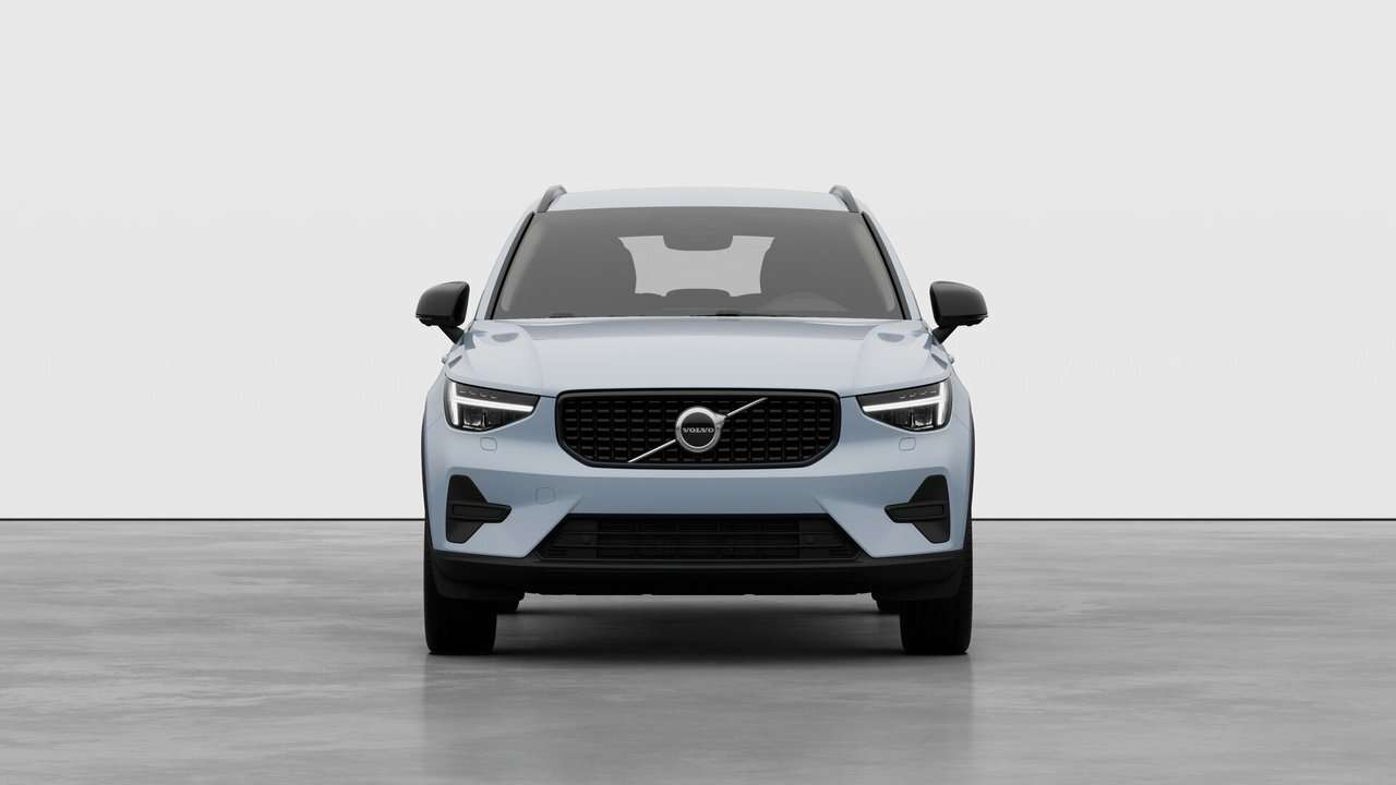 2026 Volvo XC40 Core (Dark Theme) alt 5