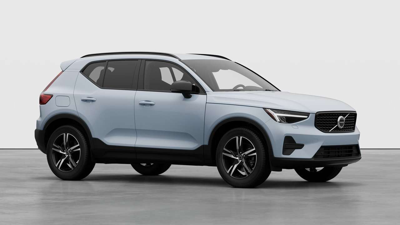 2026 Volvo XC40 Core (Dark Theme) alt 3