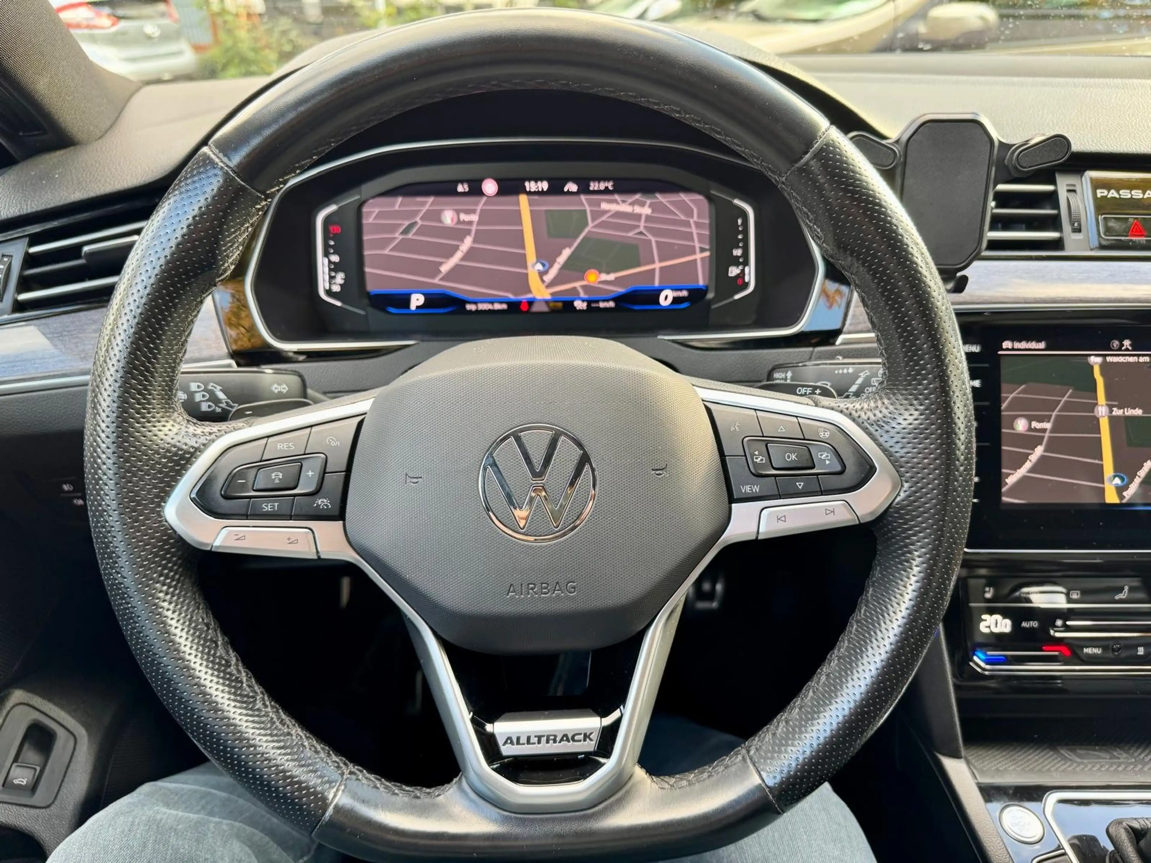 Volkswagen Passat Alltrack 2.0 Panorama LED 18 Zoll ACC Leder Navi Standheiz — photo 5