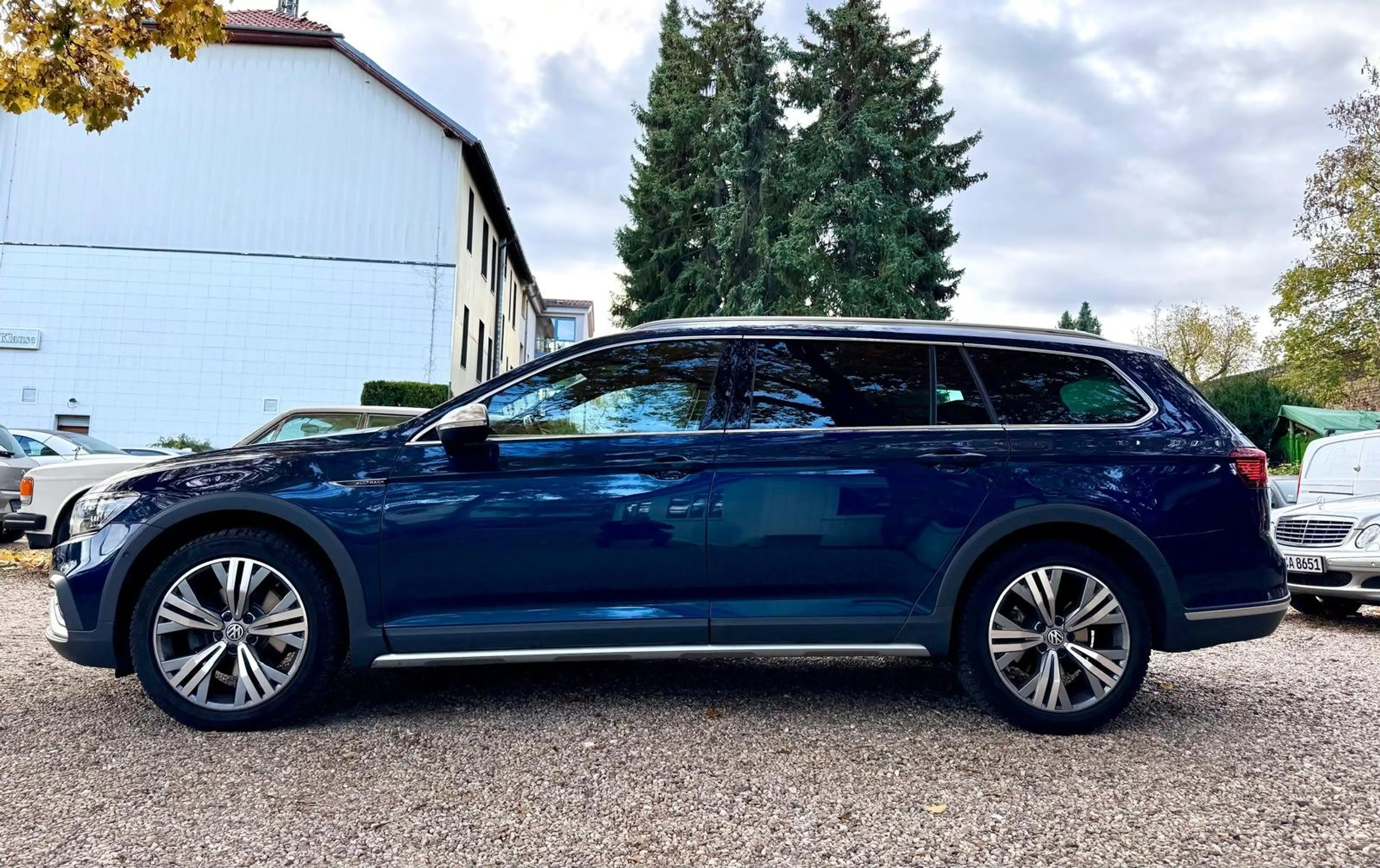 Volkswagen Passat Alltrack 2.0 Panorama LED 18 Zoll ACC Leder Navi Standheiz — photo 7