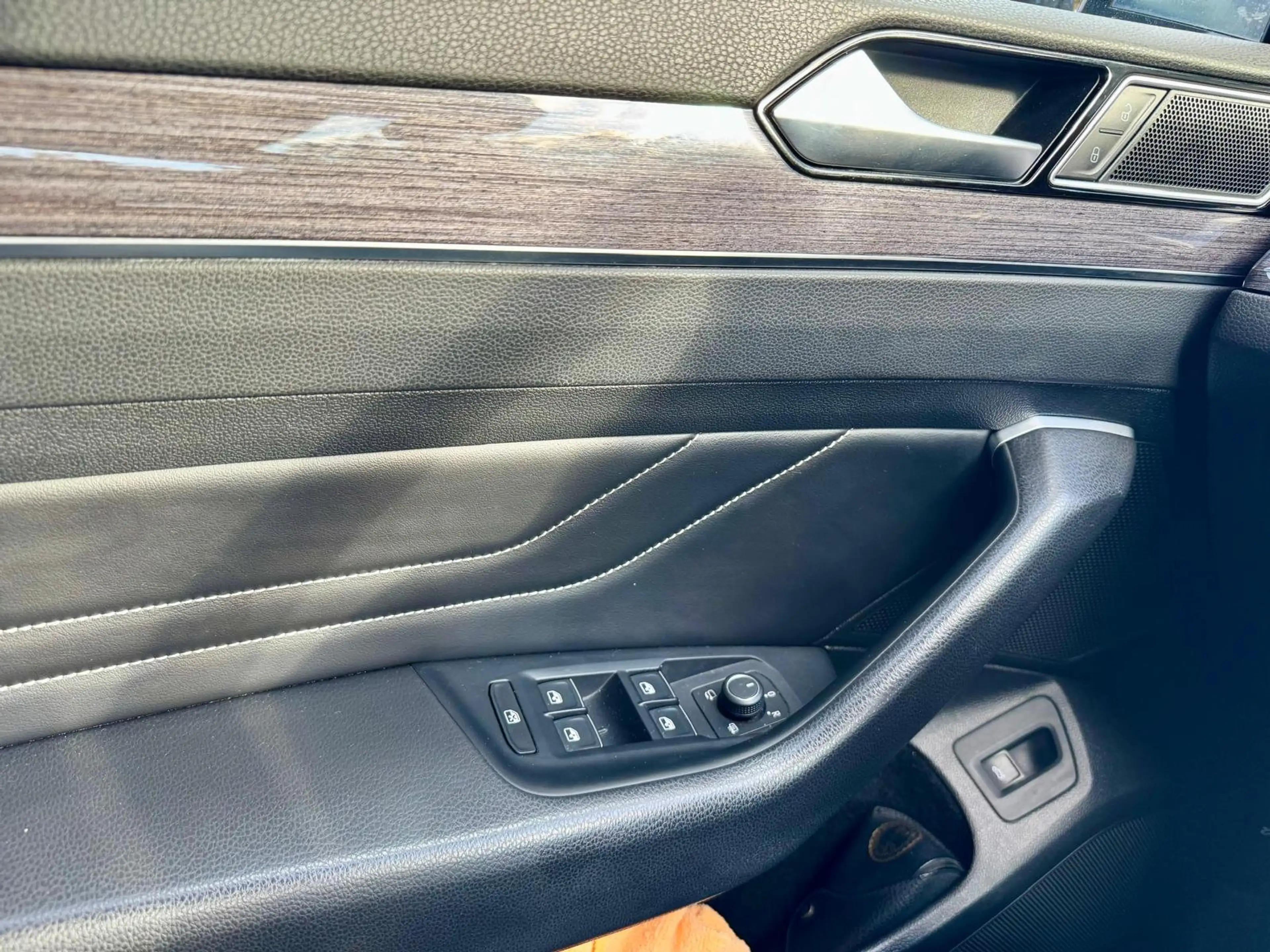 Volkswagen Passat Alltrack 2.0 Panorama LED 18 Zoll ACC Leder Navi Standheiz — photo 13