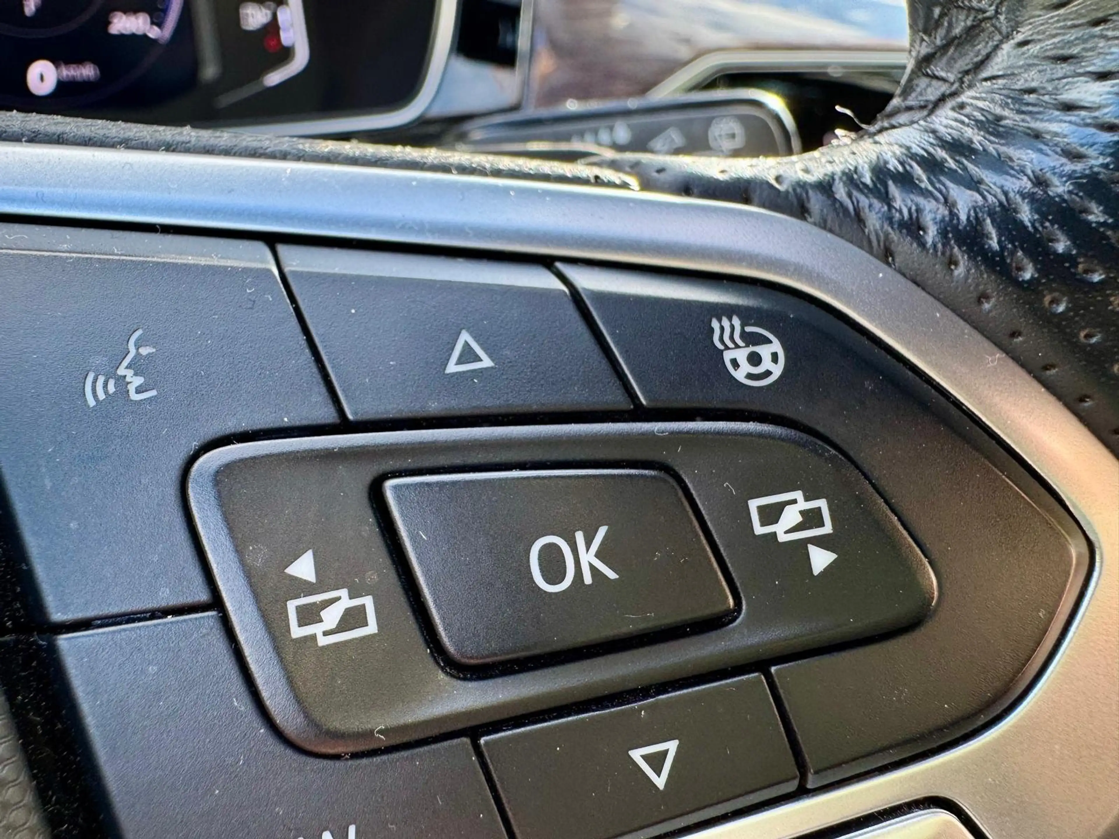 Volkswagen Passat Alltrack 2.0 Panorama LED 18 Zoll ACC Leder Navi Standheiz — photo 8