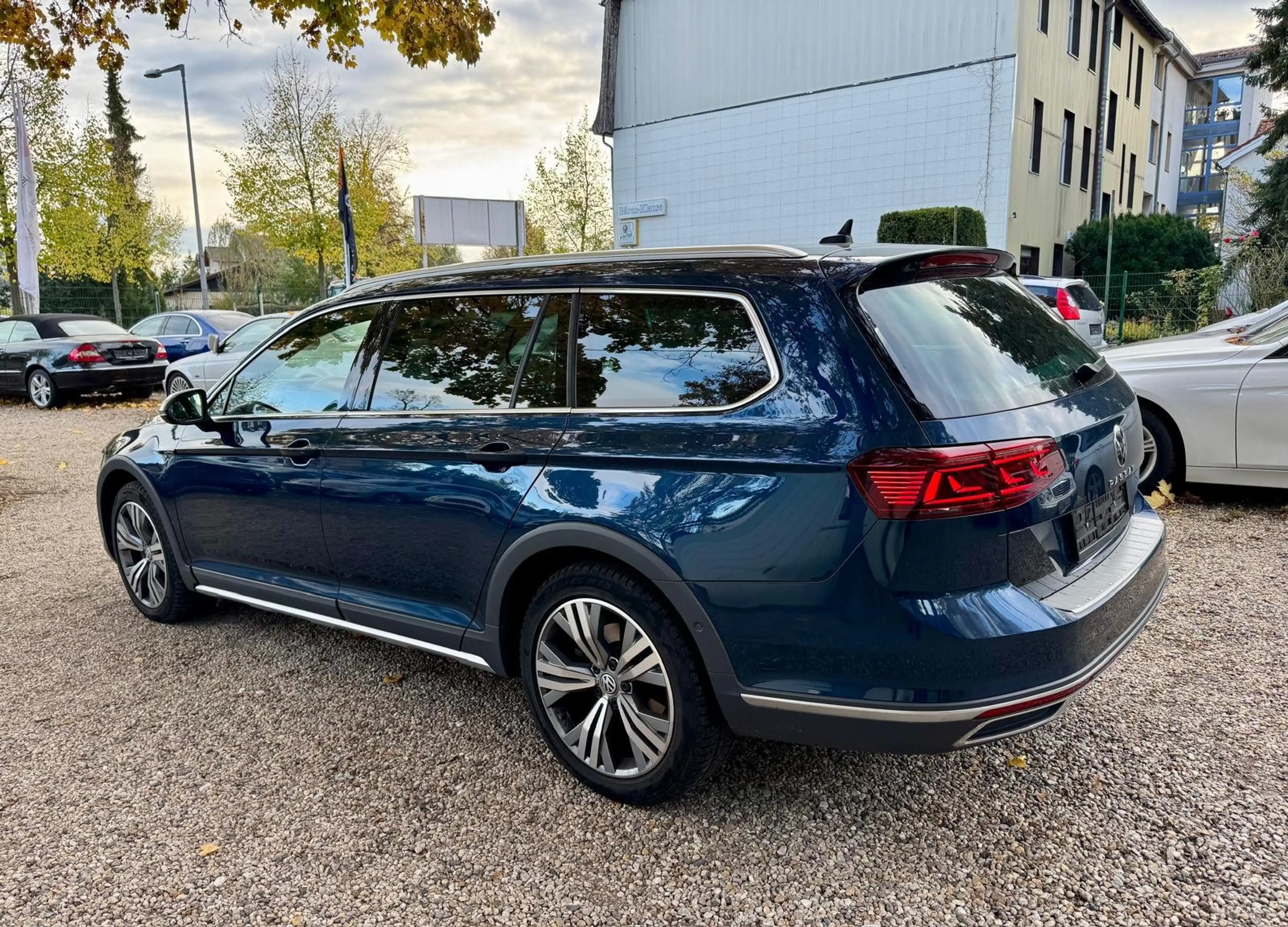 Volkswagen Passat Alltrack 2.0 Panorama LED 18 Zoll ACC Leder Navi Standheiz — photo 11