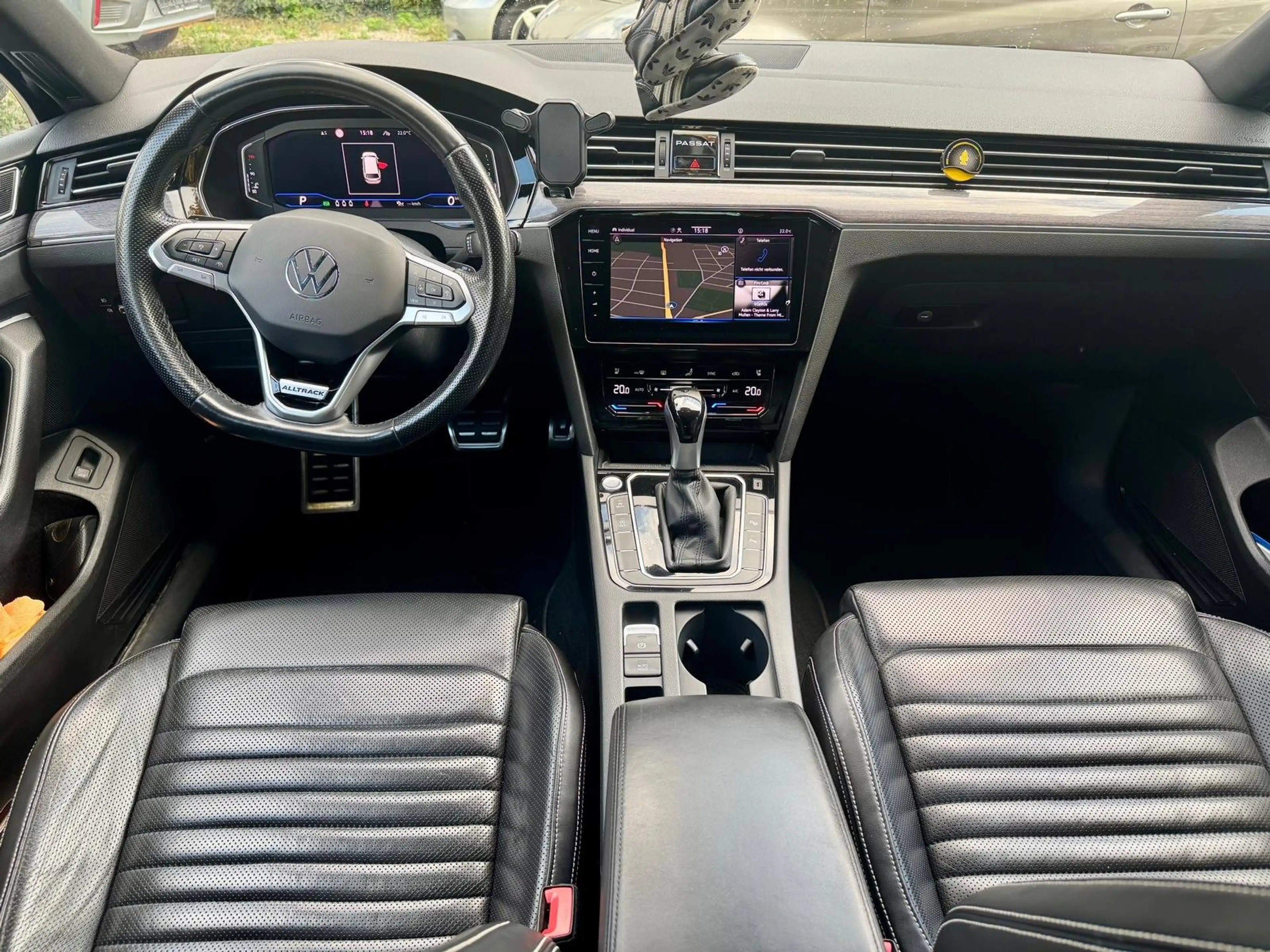 Volkswagen Passat Alltrack 2.0 Panorama LED 18 Zoll ACC Leder Navi Standheiz — photo 2