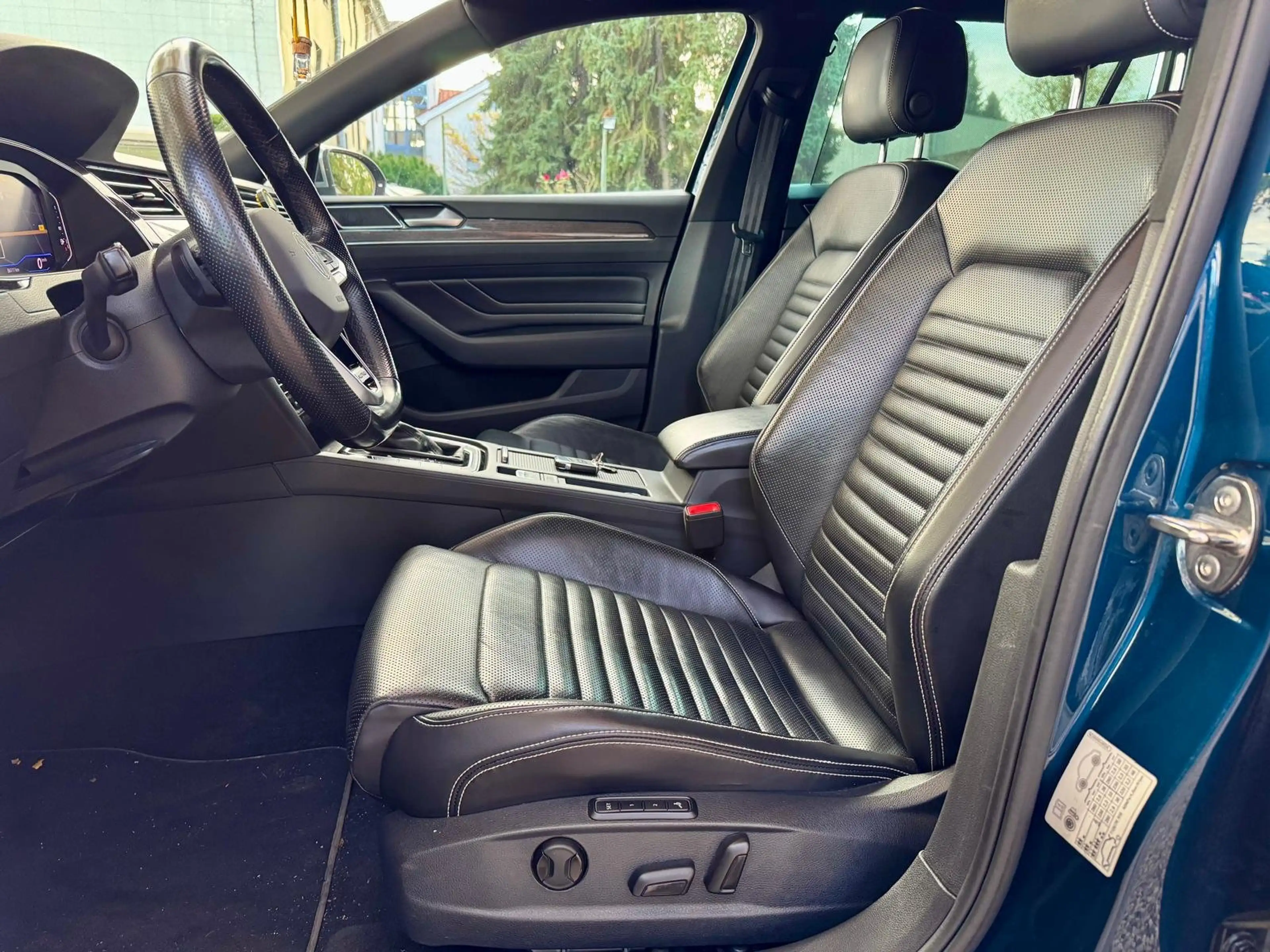 Volkswagen Passat Alltrack 2.0 Panorama LED 18 Zoll ACC Leder Navi Standheiz — photo 14