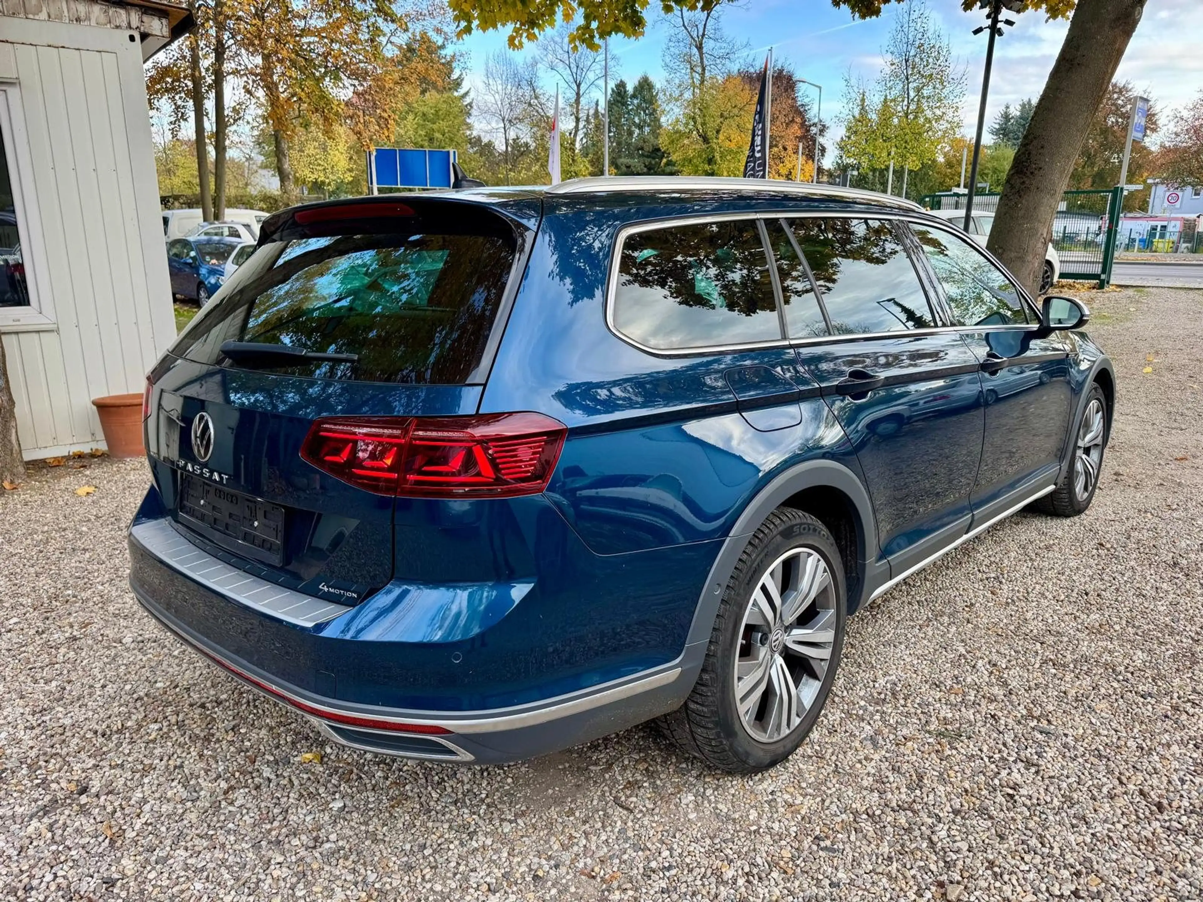 Volkswagen Passat Alltrack 2.0 Panorama LED 18 Zoll ACC Leder Navi Standheiz — photo 4