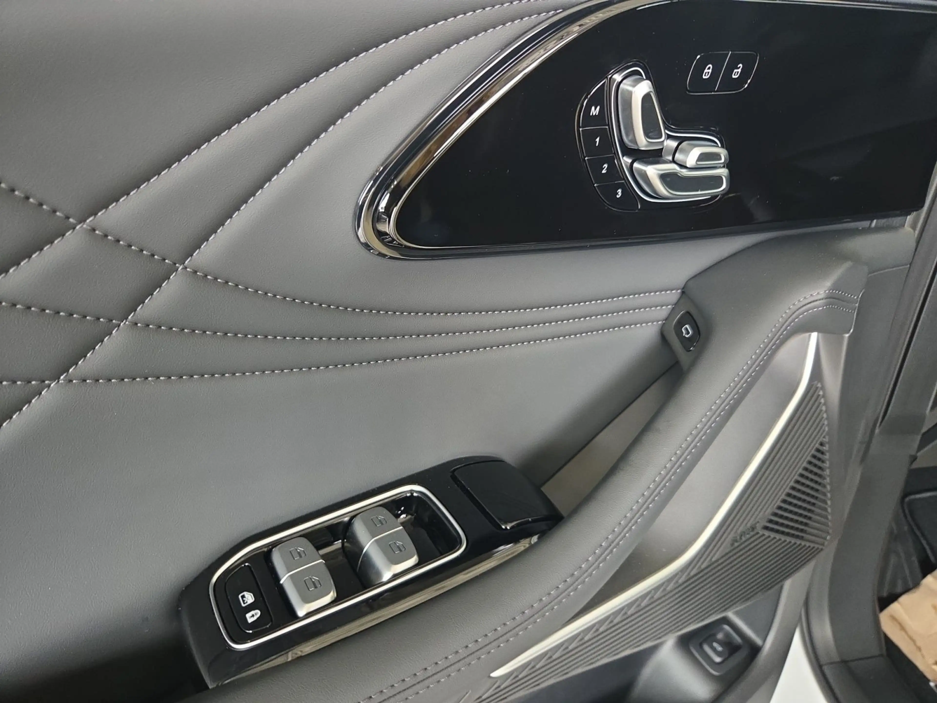 Omoda 9 OMODA 9 1.5 PHEV Exclusive — photo 10
