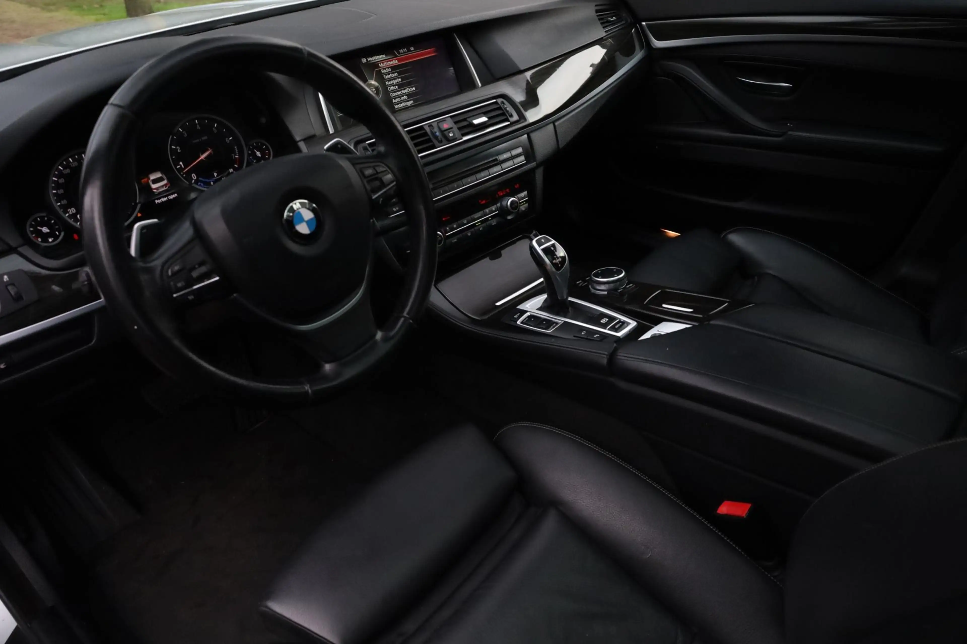 BMW 535 5-serie 535i Luxury Edition Aut. | Dodehoekbewakin — photo 2