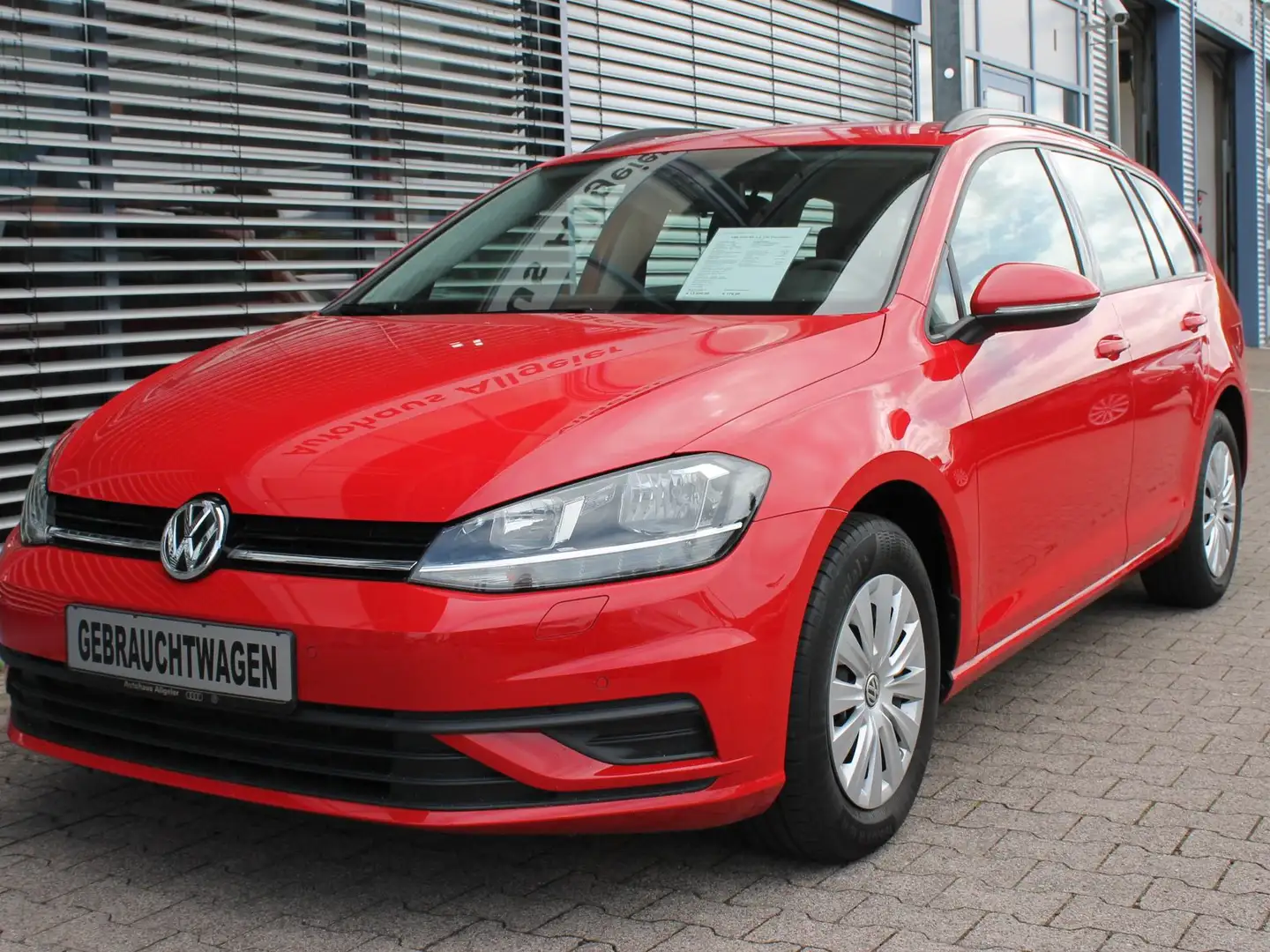 Volkswagen Golf Variant 1.0 TSI Trendline Červená - 1