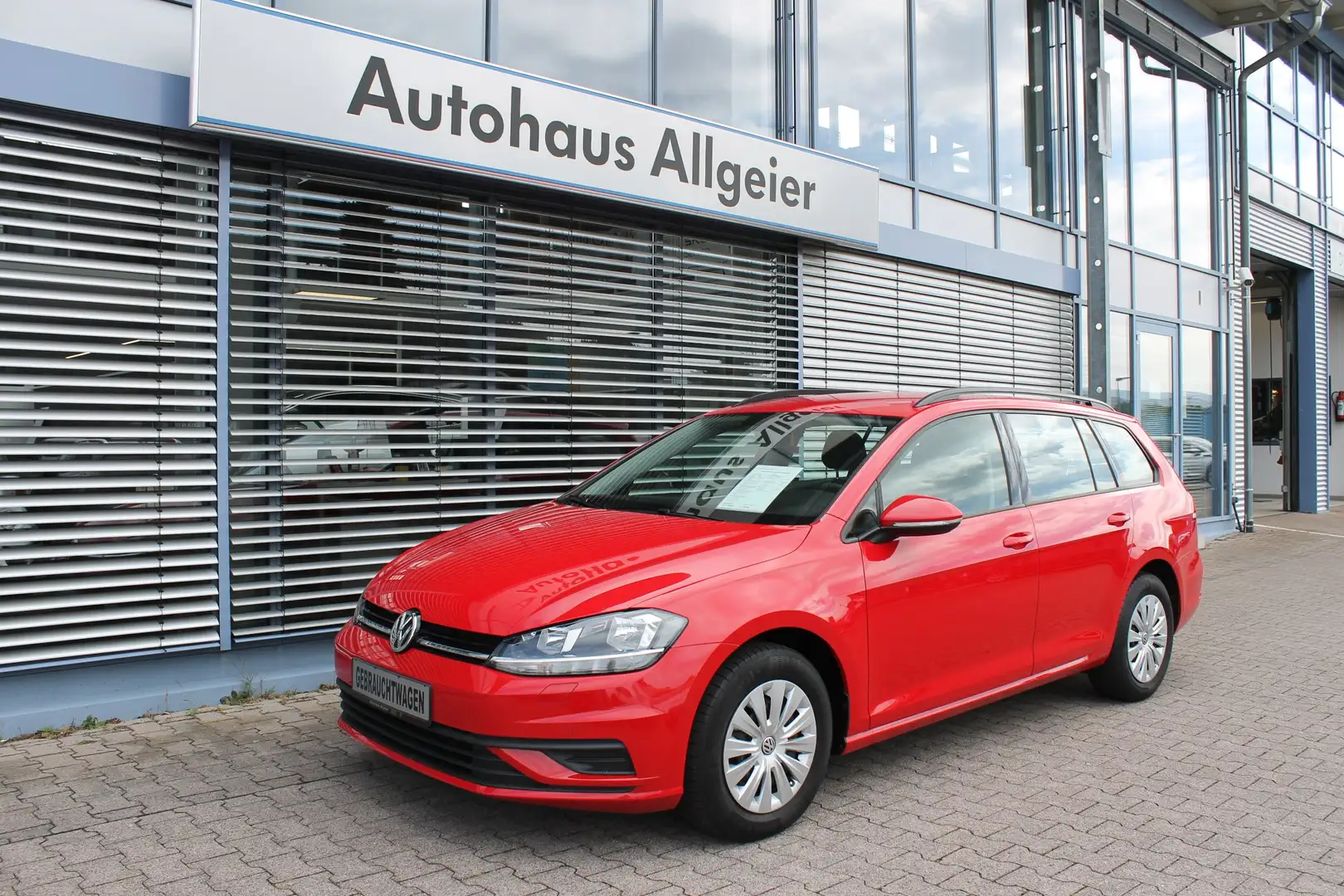 Volkswagen Golf Variant 1.0 TSI Trendline Červená - 2