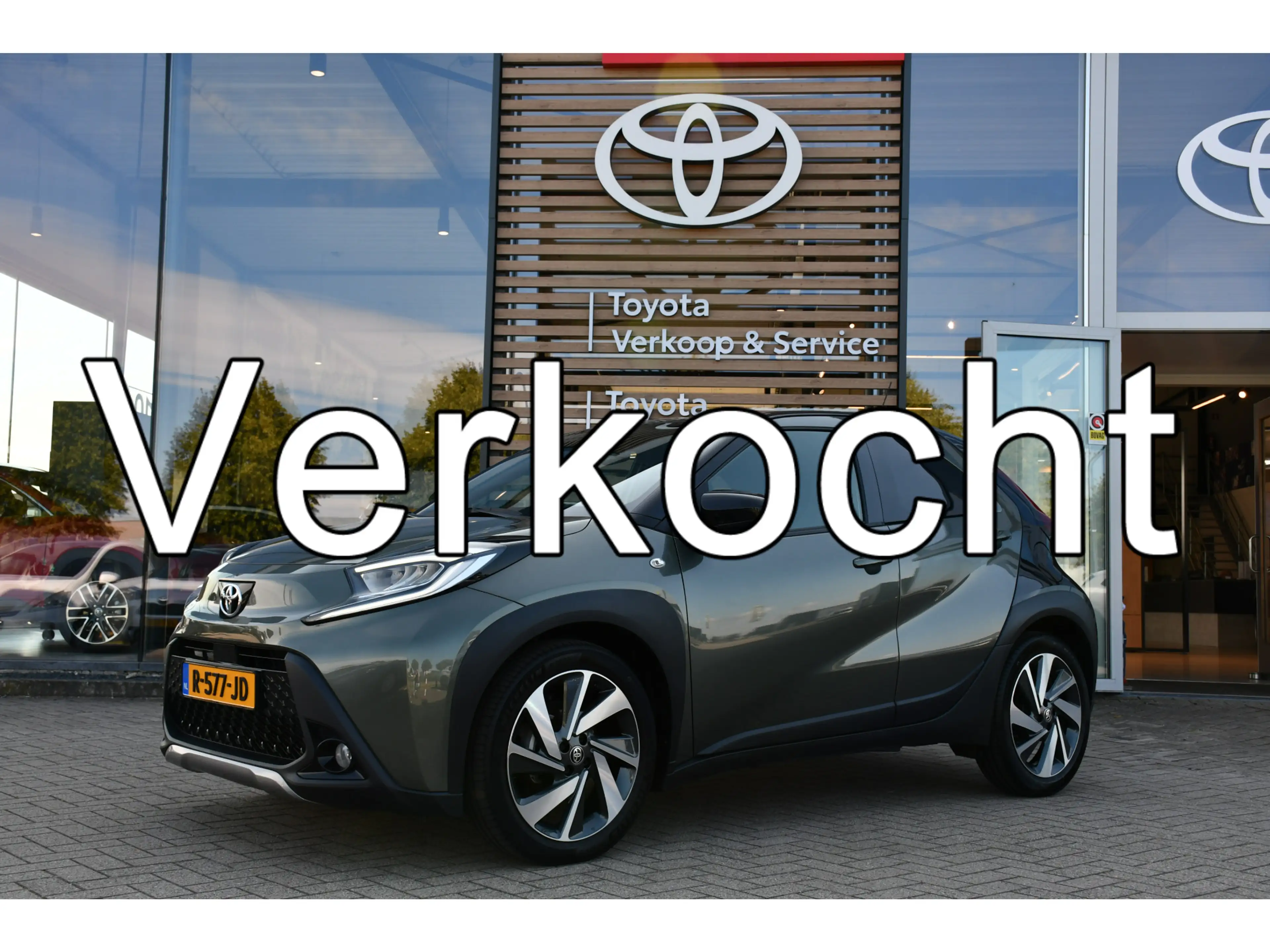 Toyota Aygo X 1.0 VVT-i MT Envy 72pk | Half leder/stof interieur